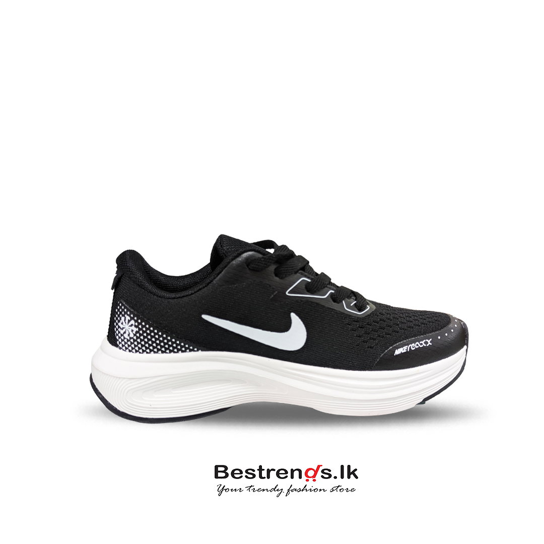 Sports shoe