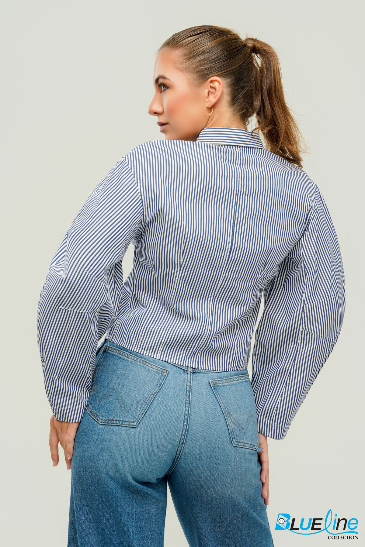 BARREL-SLEEVE CROP SHIRT
