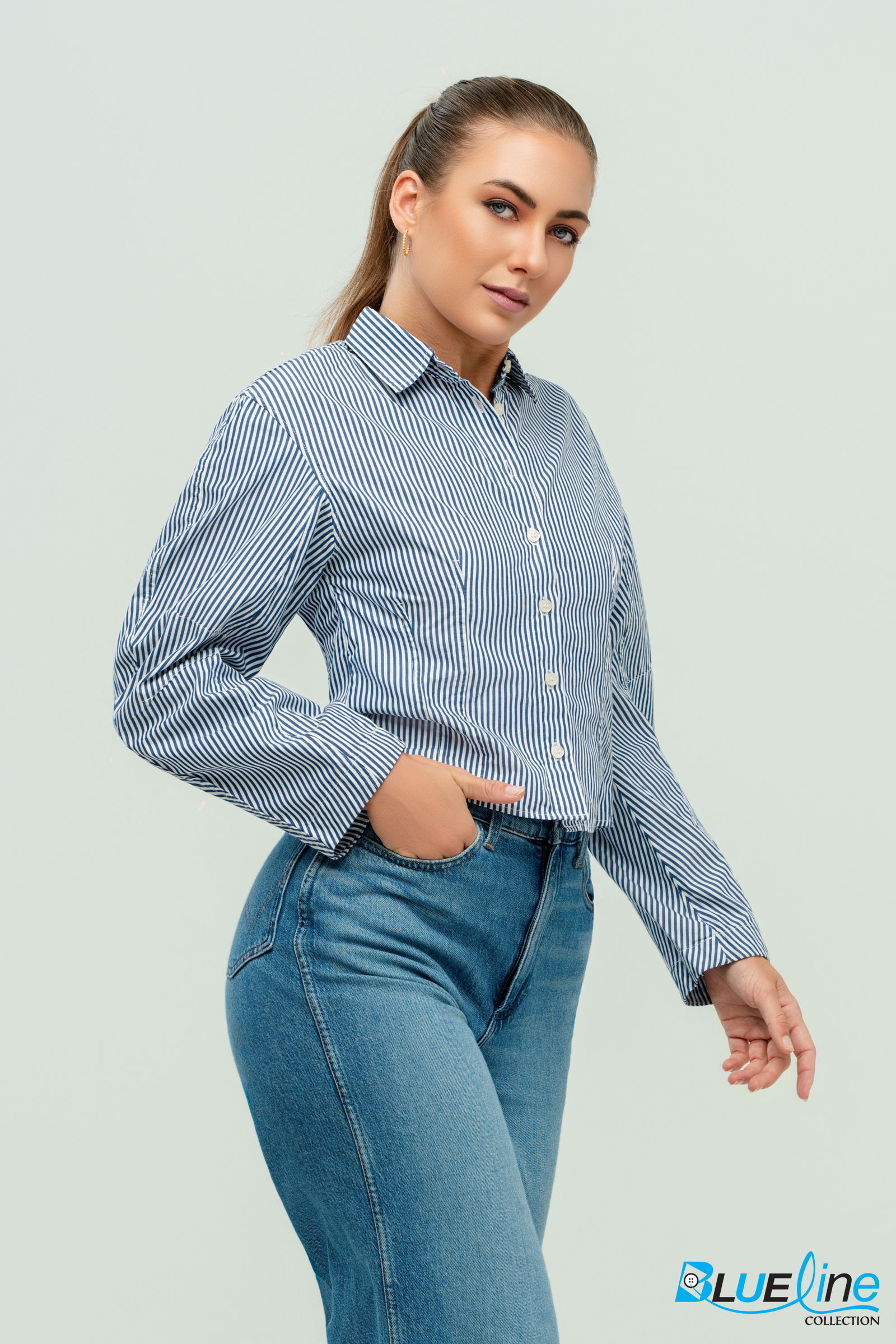 BARREL-SLEEVE CROP SHIRT