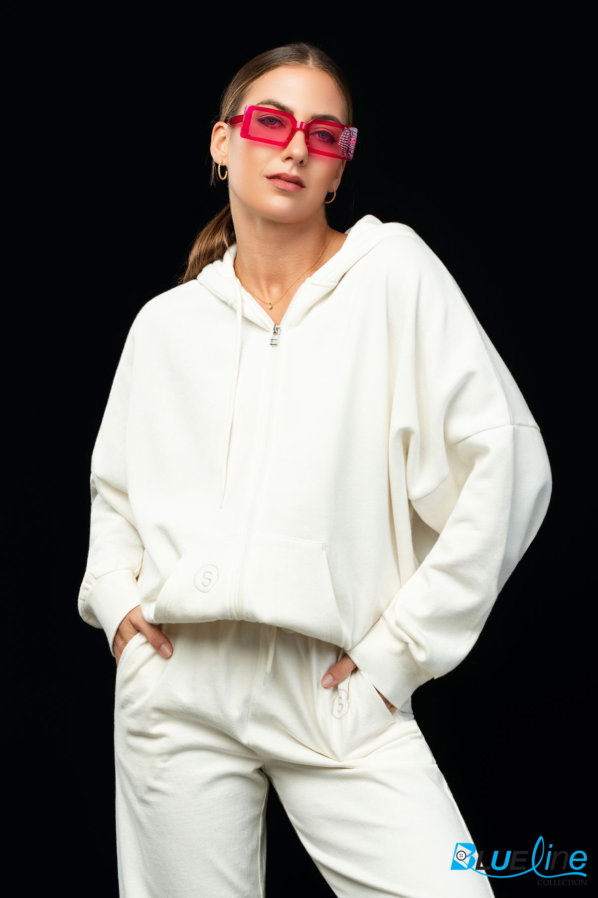 OVERSIZED ZIP-UP HOODIE