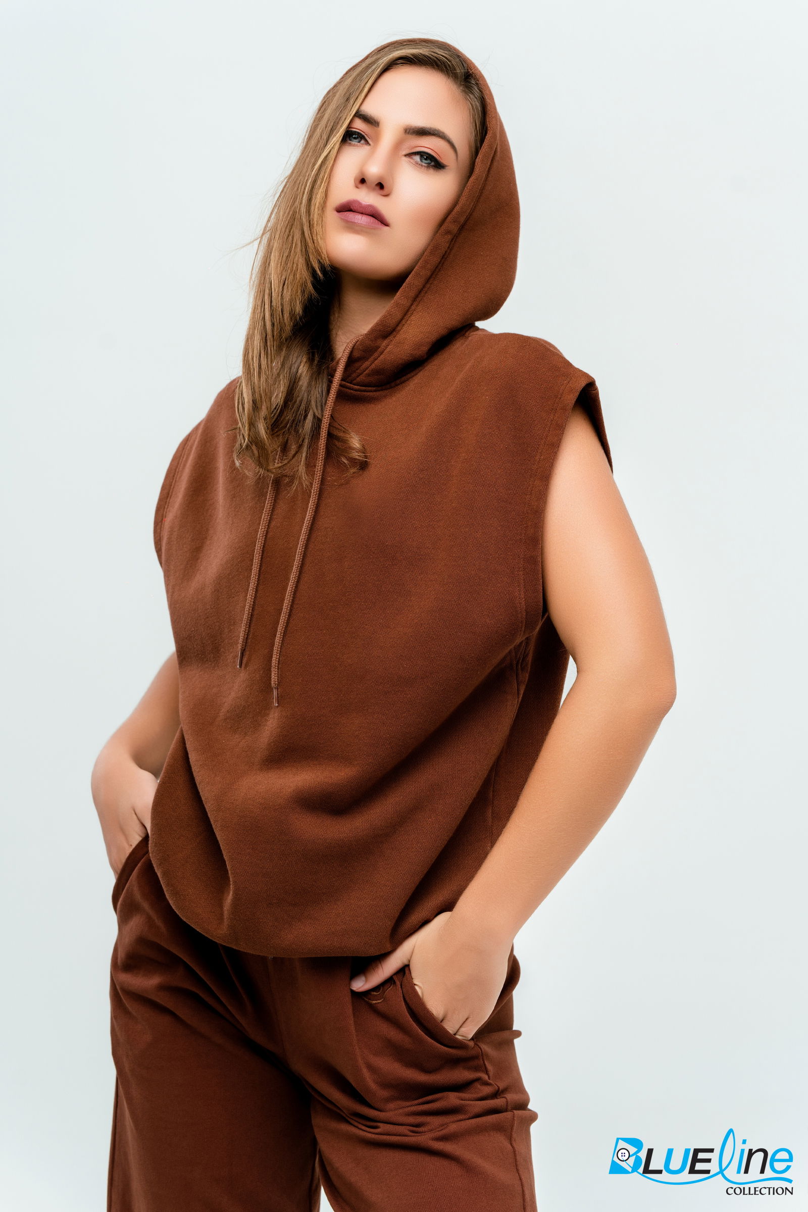 SLEEVELESS HOODED SWEATSHIRT