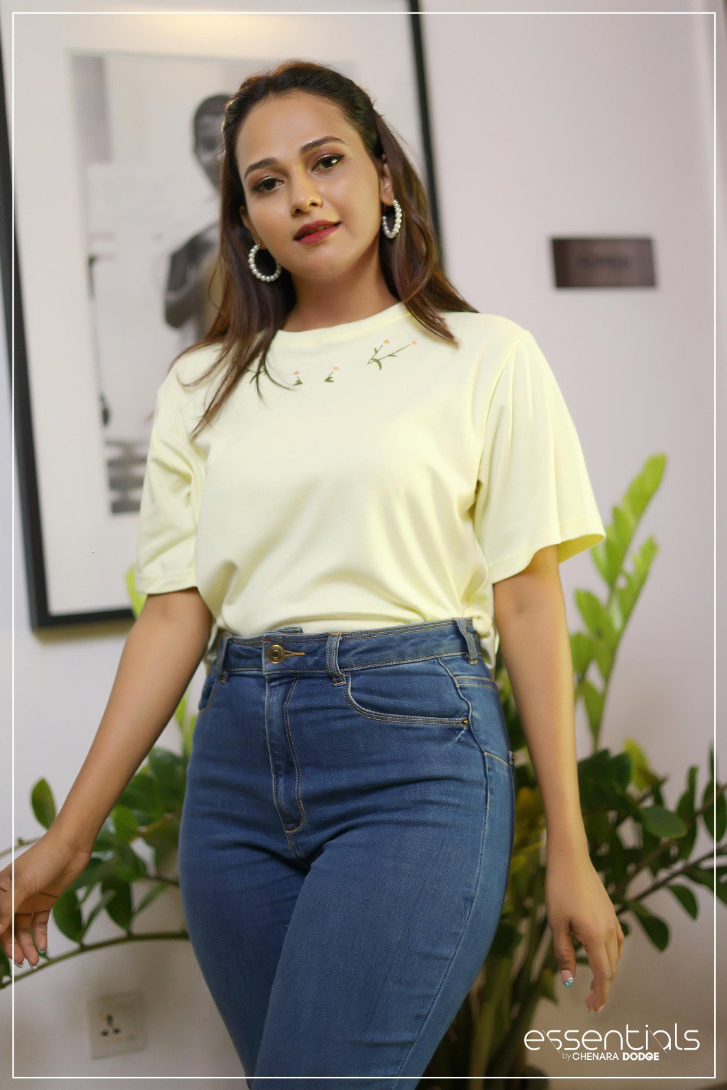 KIARA EMB DETAIL T'SHIRT-UK8