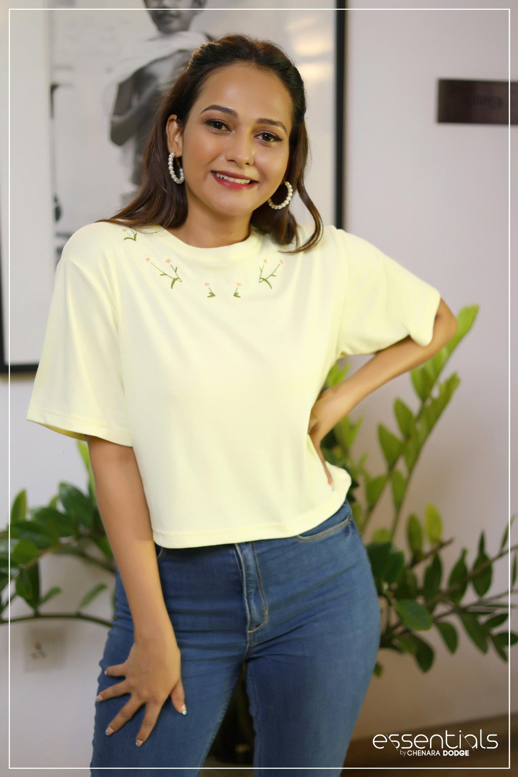 KIARA EMB DETAIL T'SHIRT-UK8