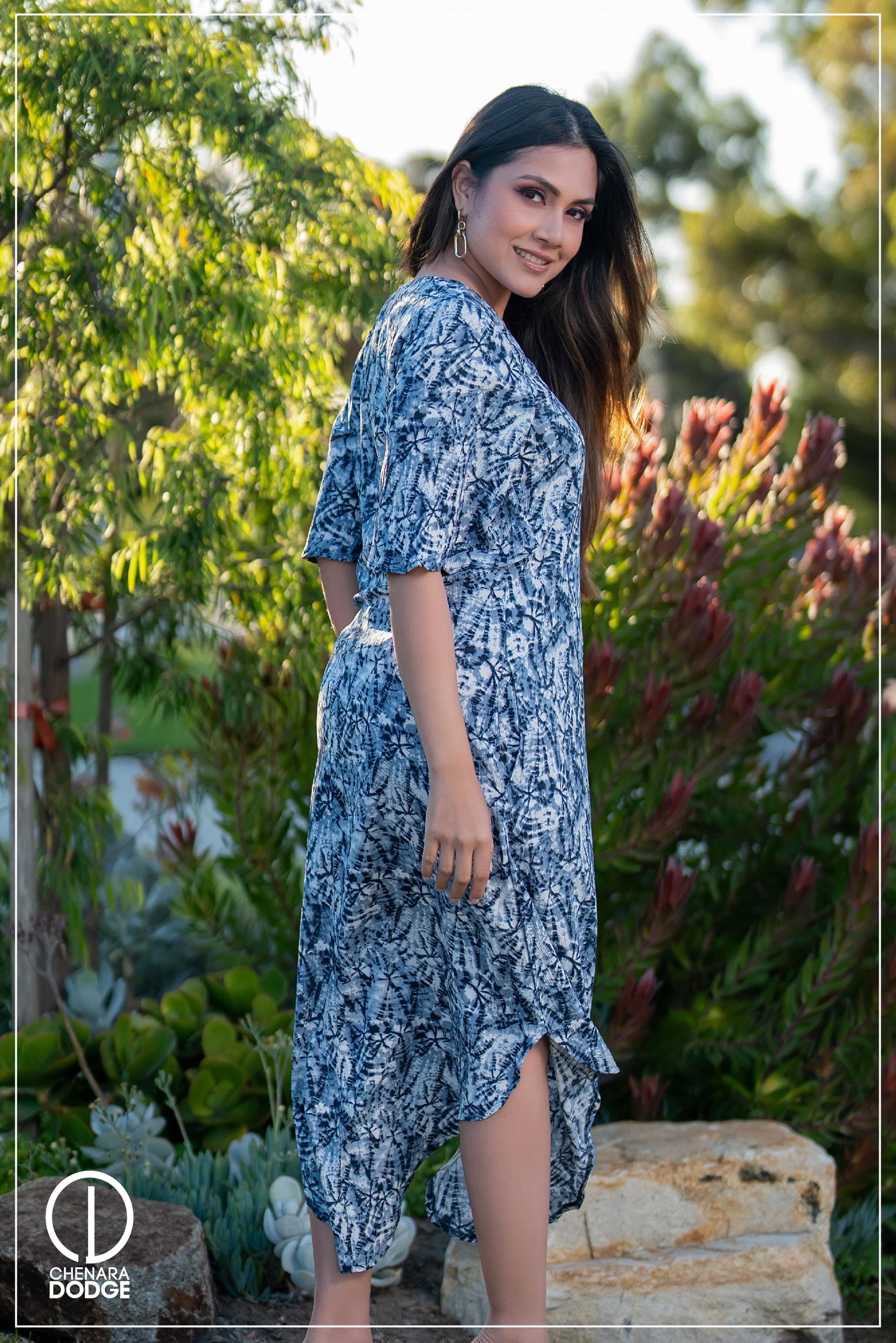 ANNA V NECK MIDI DRESS