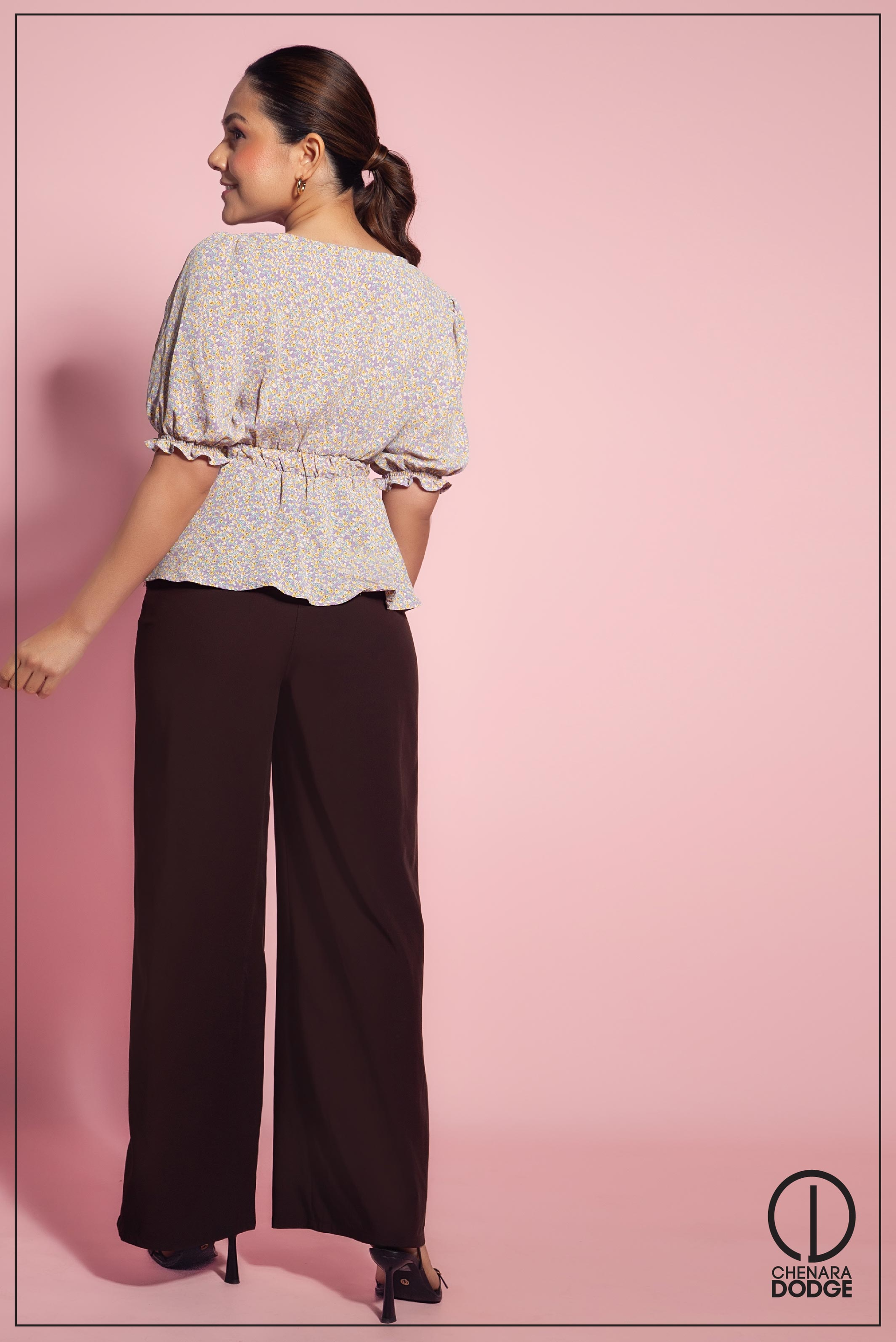 DAISY V-NECK CROP TOP