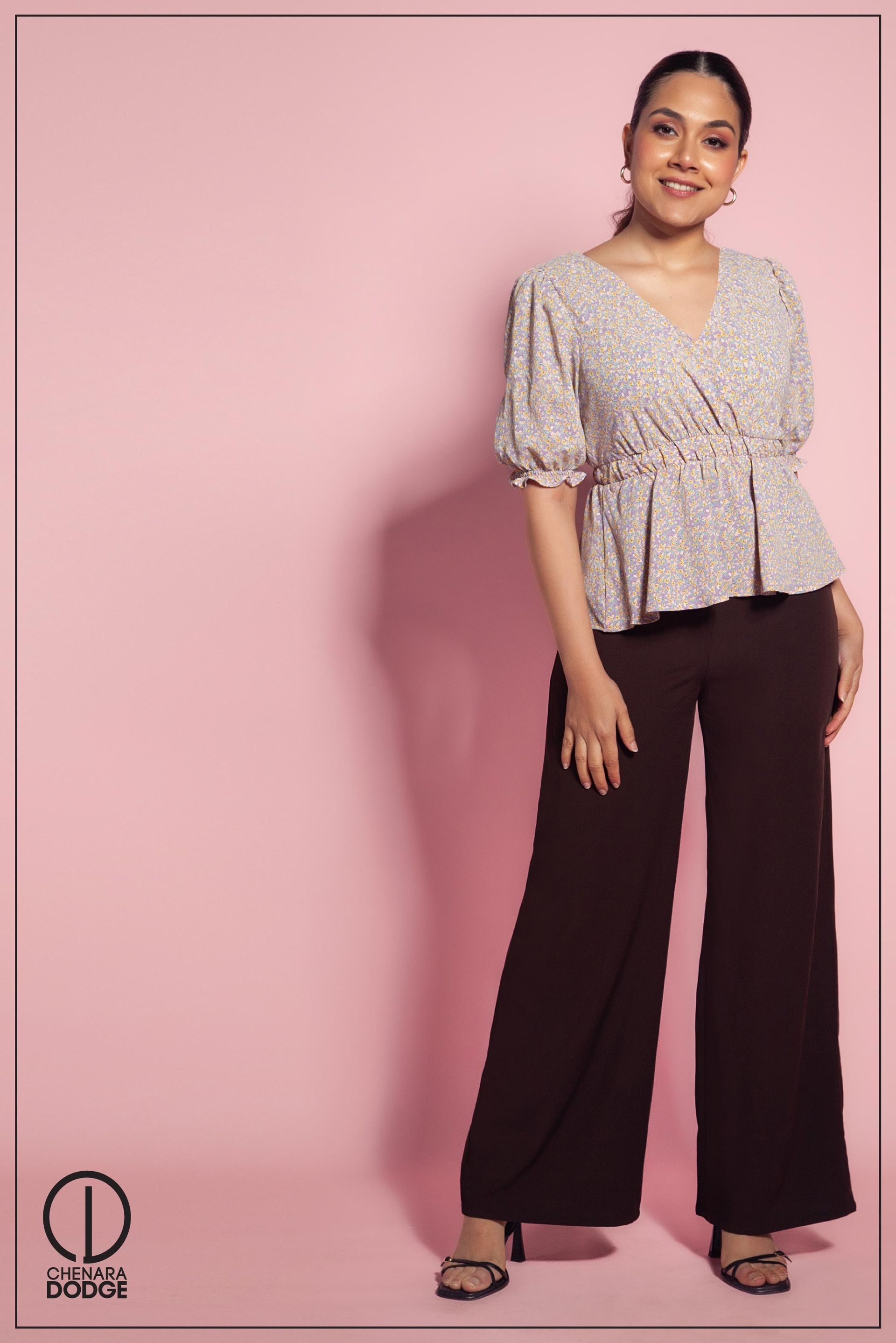 DAISY V-NECK CROP TOP