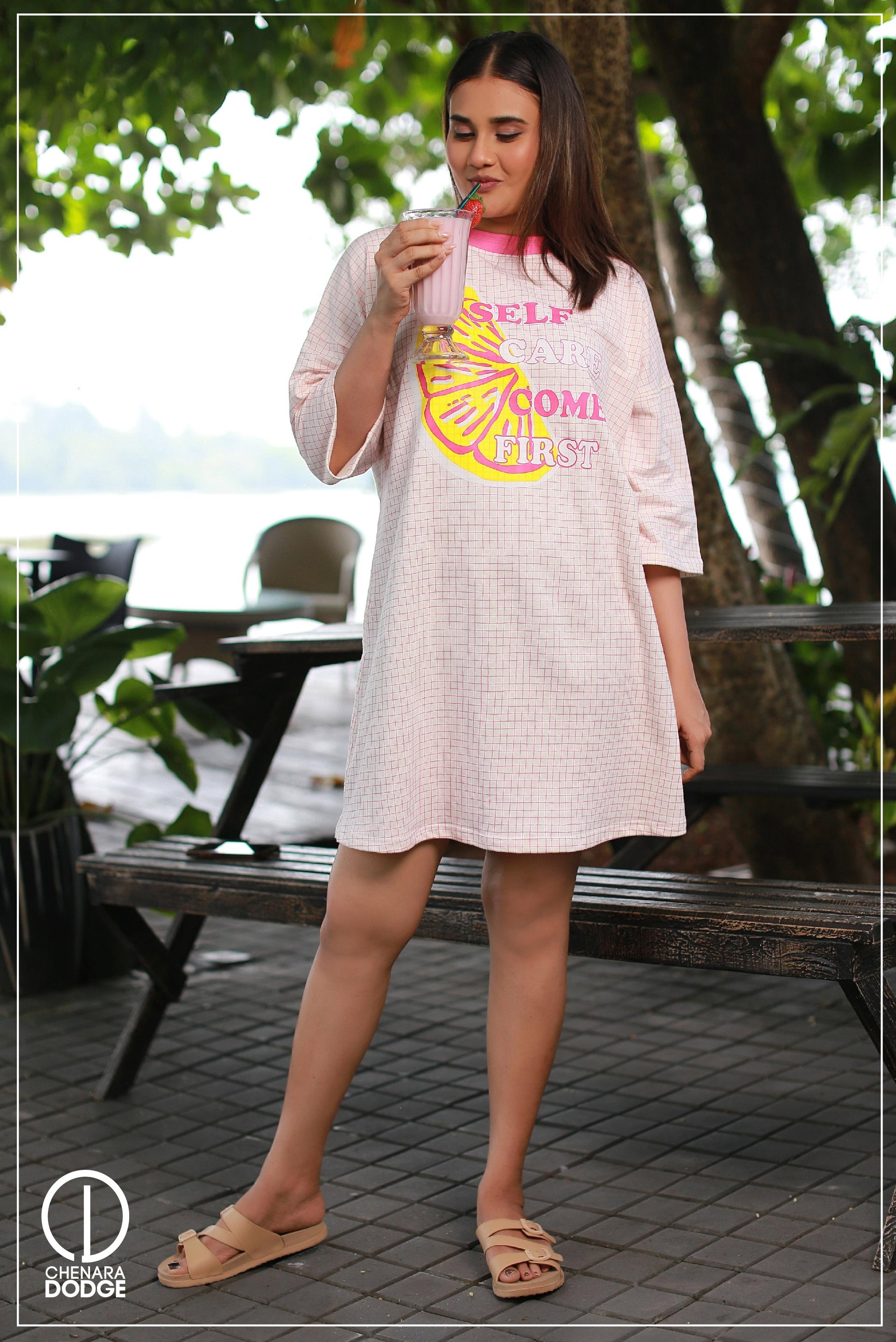 LAURA GRAPHIC T SHIRT DRESS