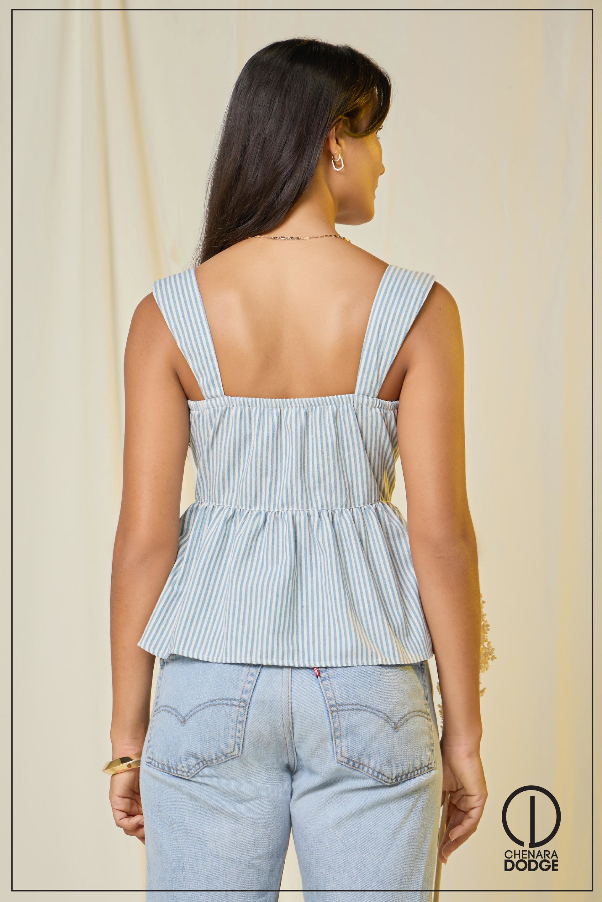 LIZZY DEEP NECK TOP