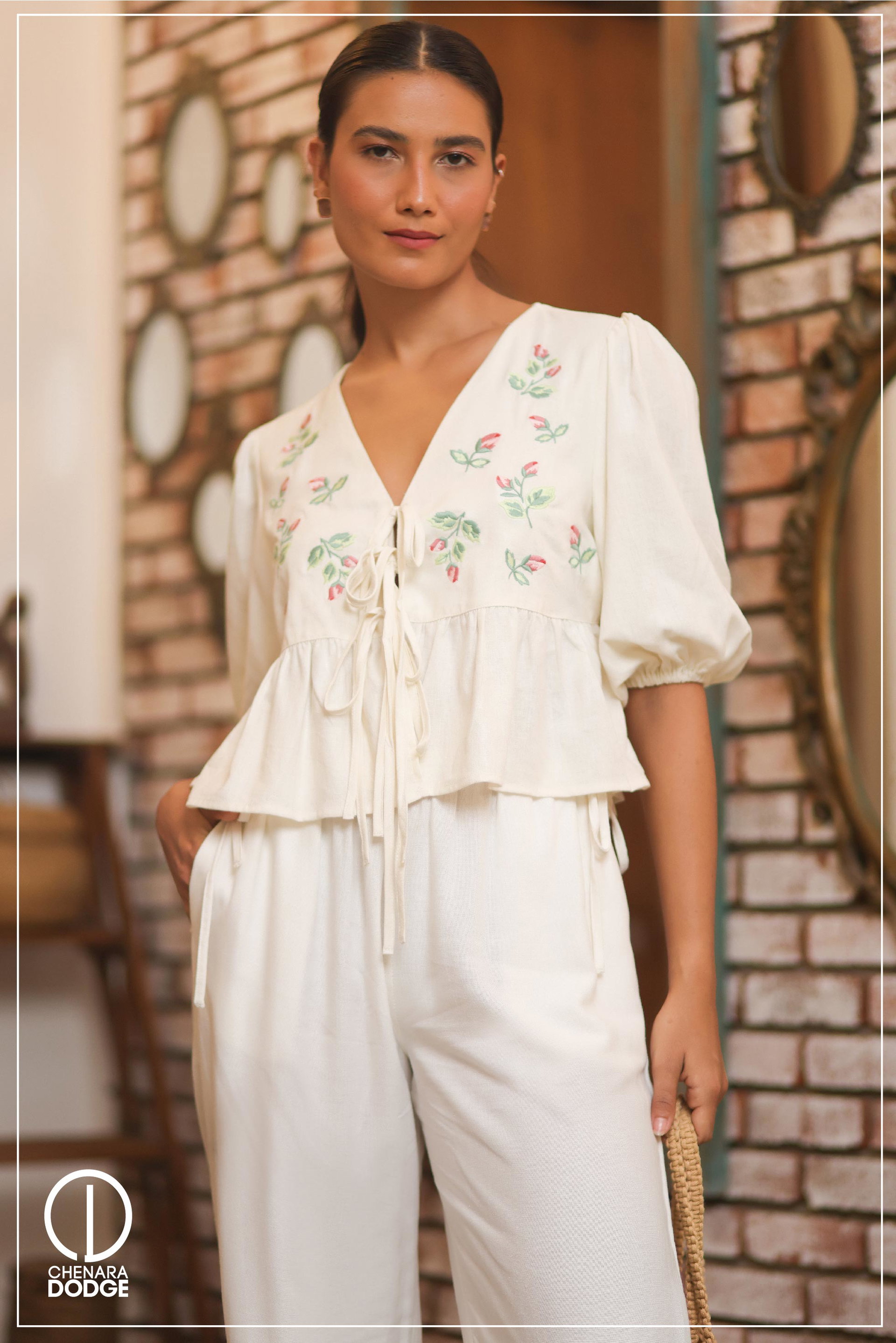 LUNA EMB FRONT TIE-UP TOP