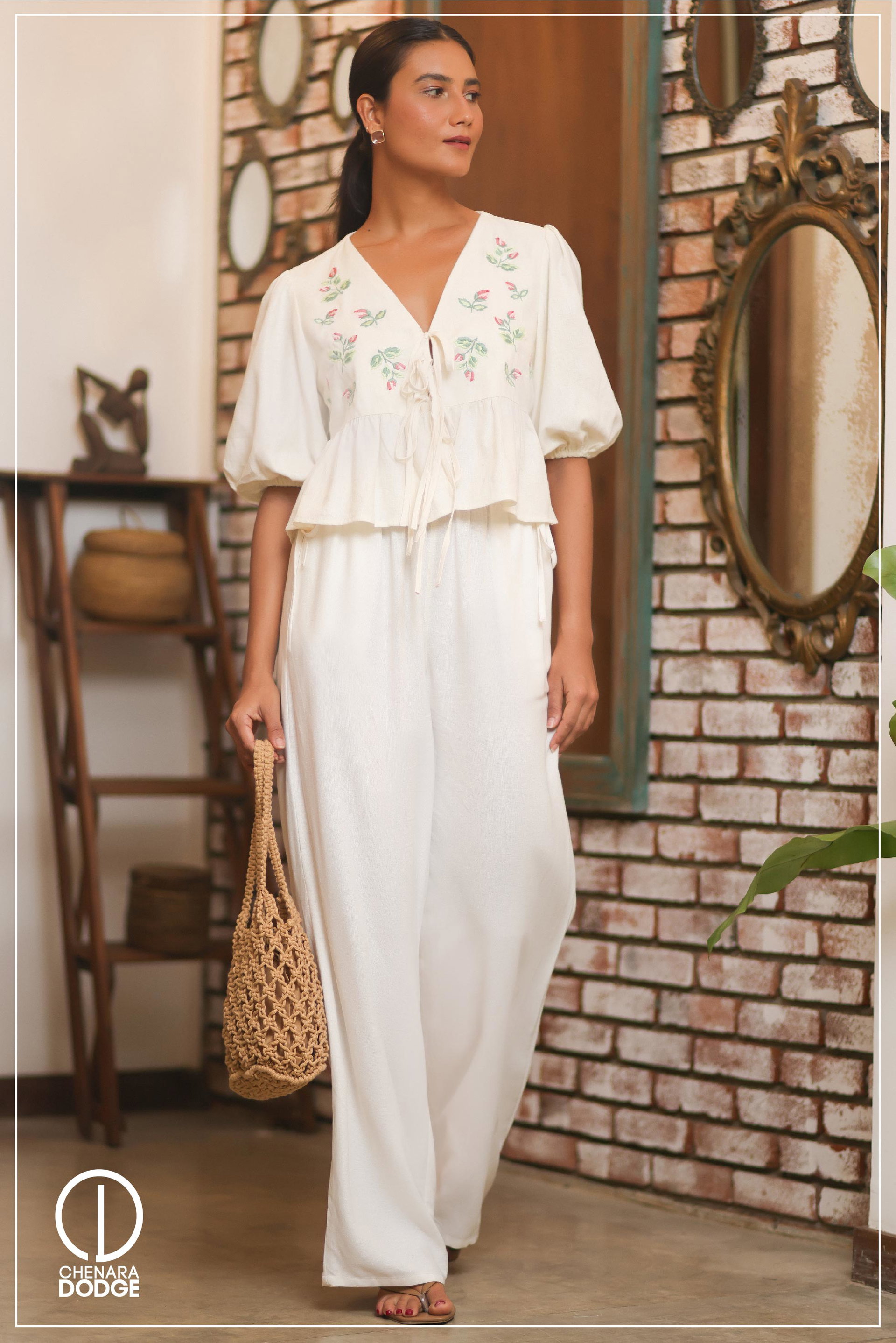 LUNA EMB FRONT TIE-UP TOP