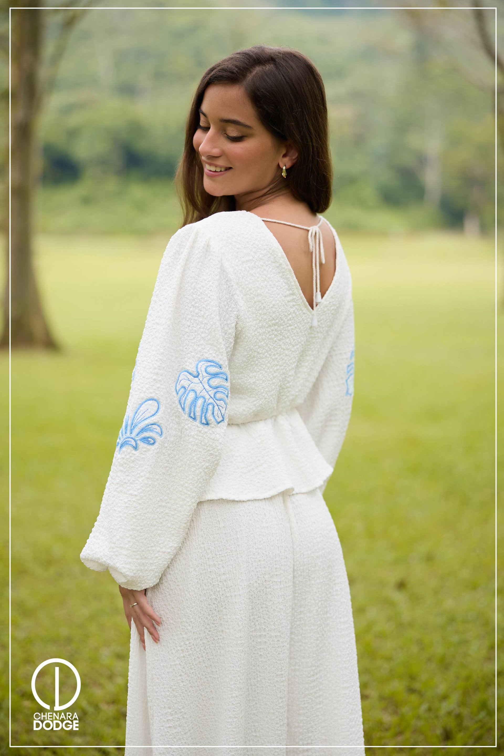 NORA EMBROIDERED SET