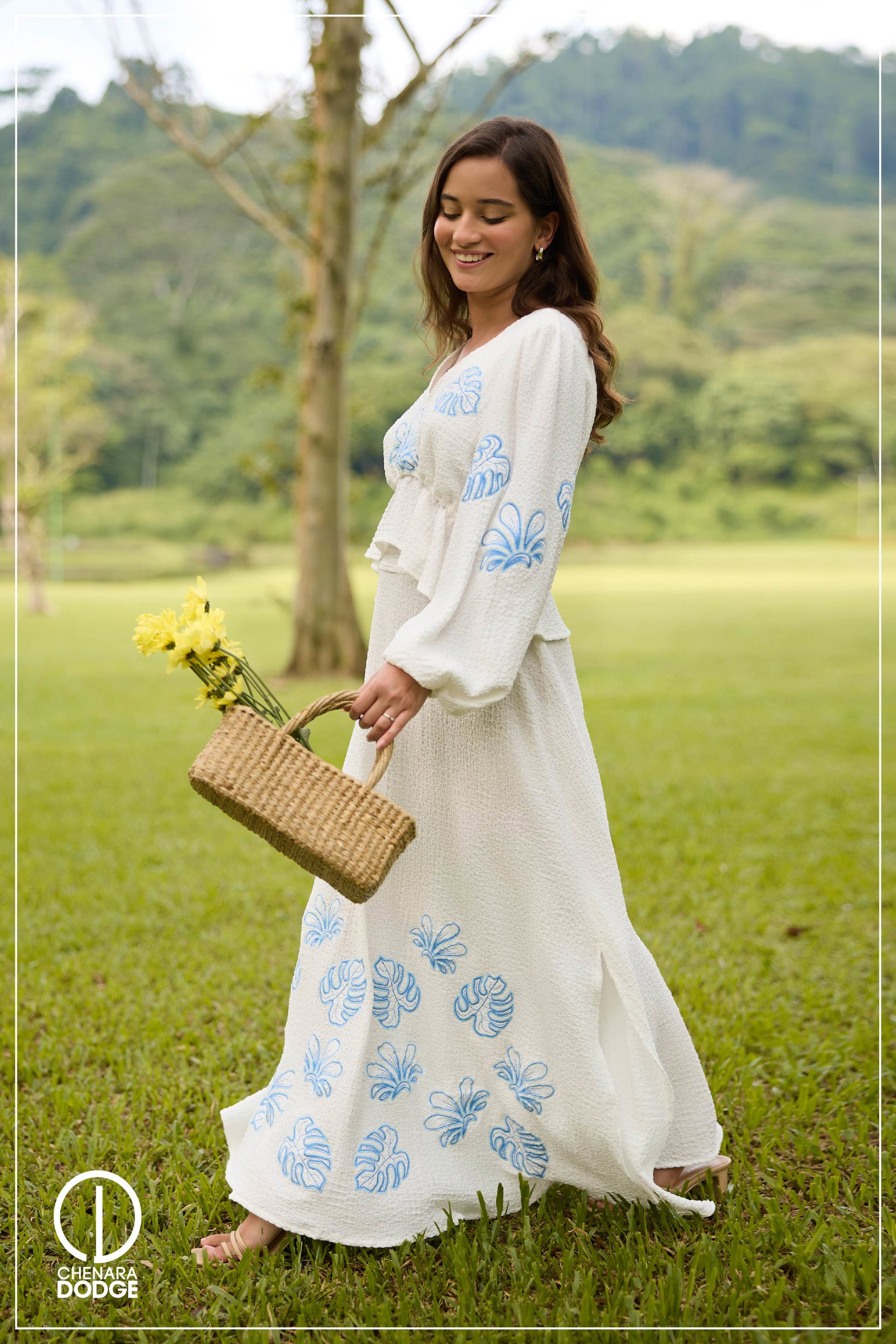 NORA EMBROIDERED SET