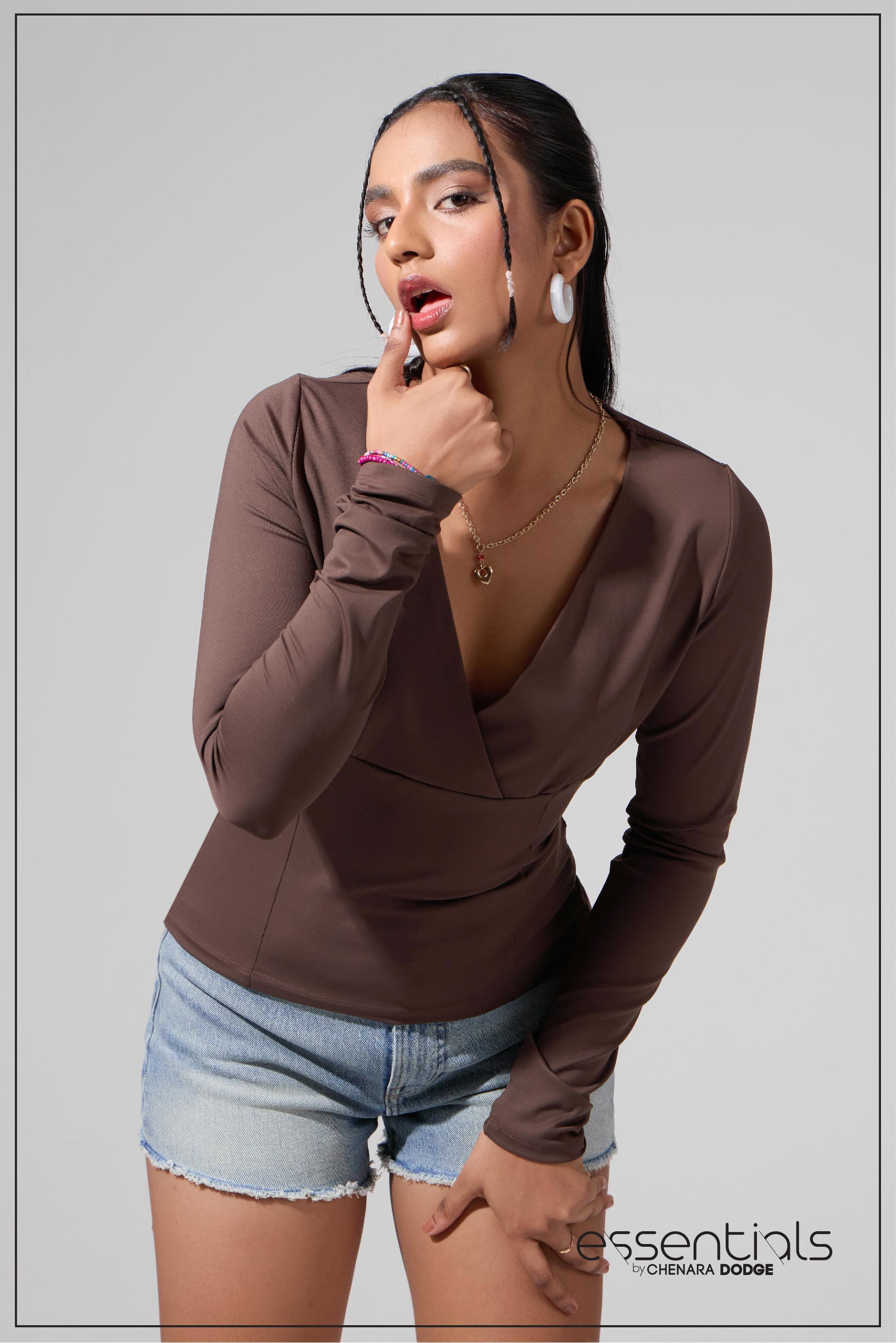 ALEXA V-NECK LONG SLEEVE TOP