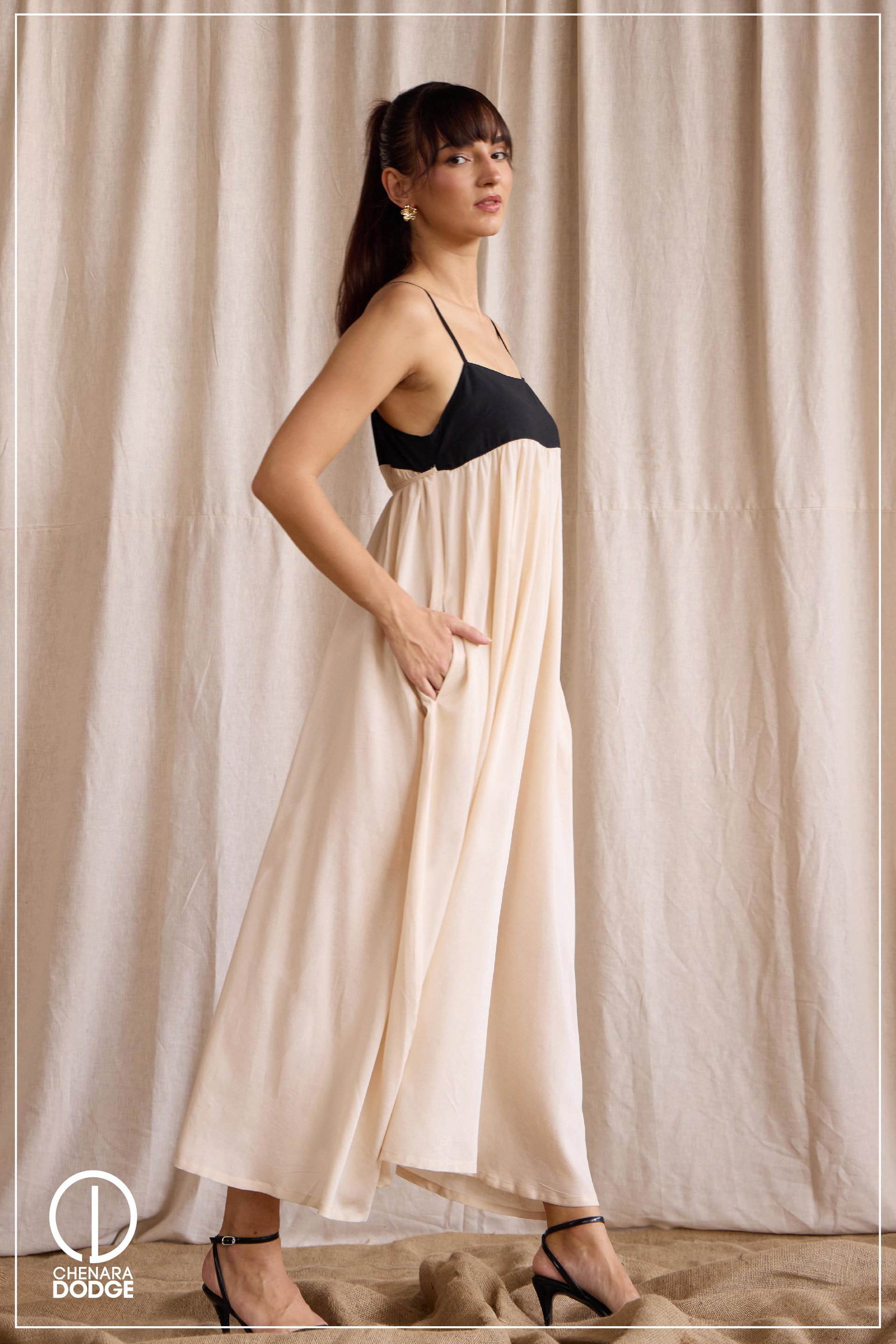 ANISHKA SLEEVELESS MAXI DRESS 