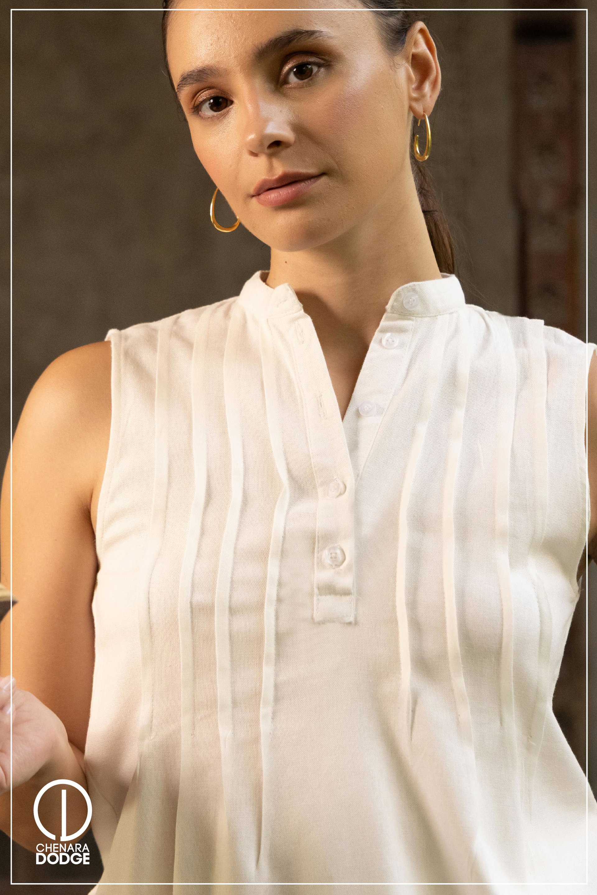 CHARLIE SLEEVELESS PINTUCK DETAILED TOP