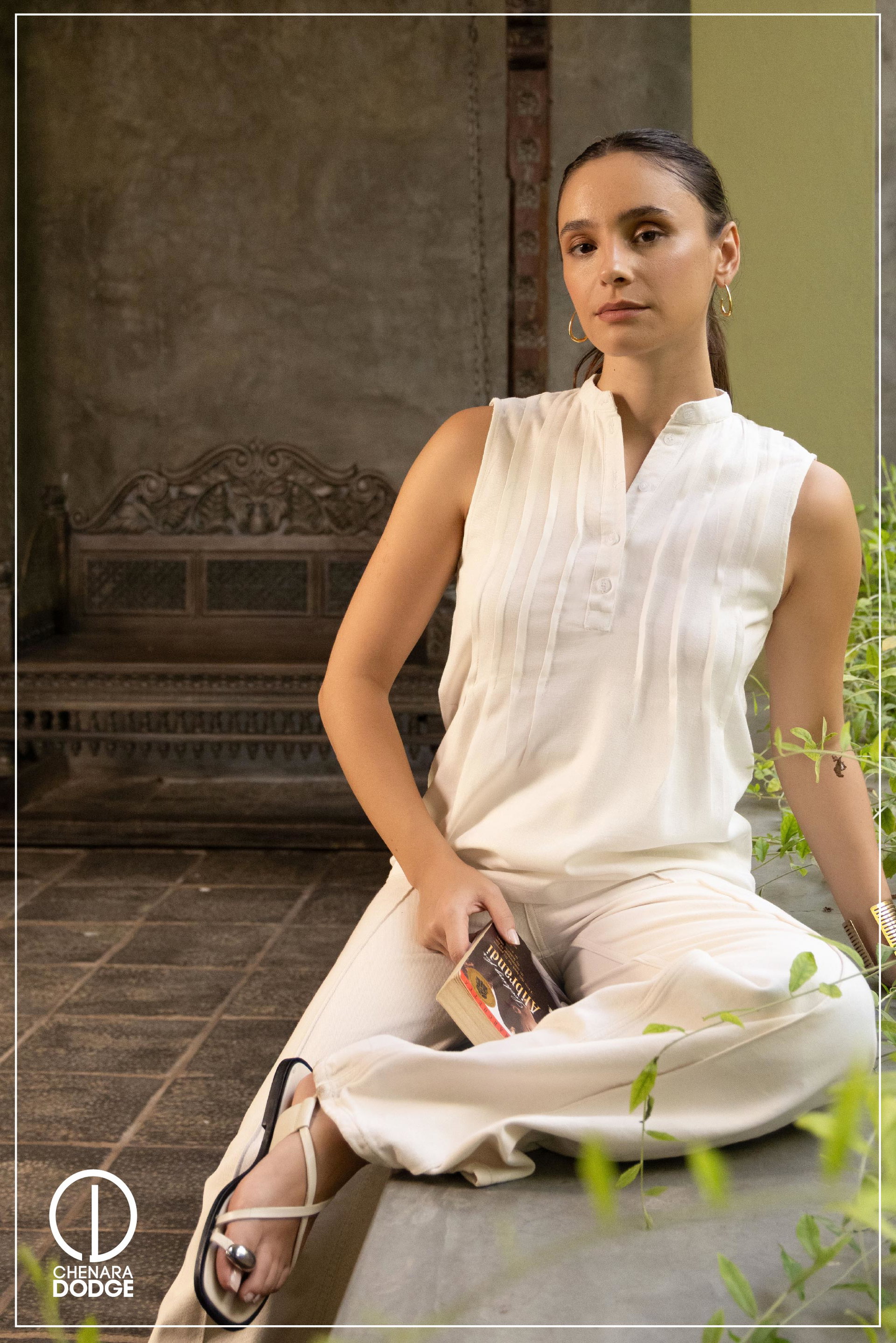 CHARLIE SLEEVELESS PINTUCK DETAILED TOP