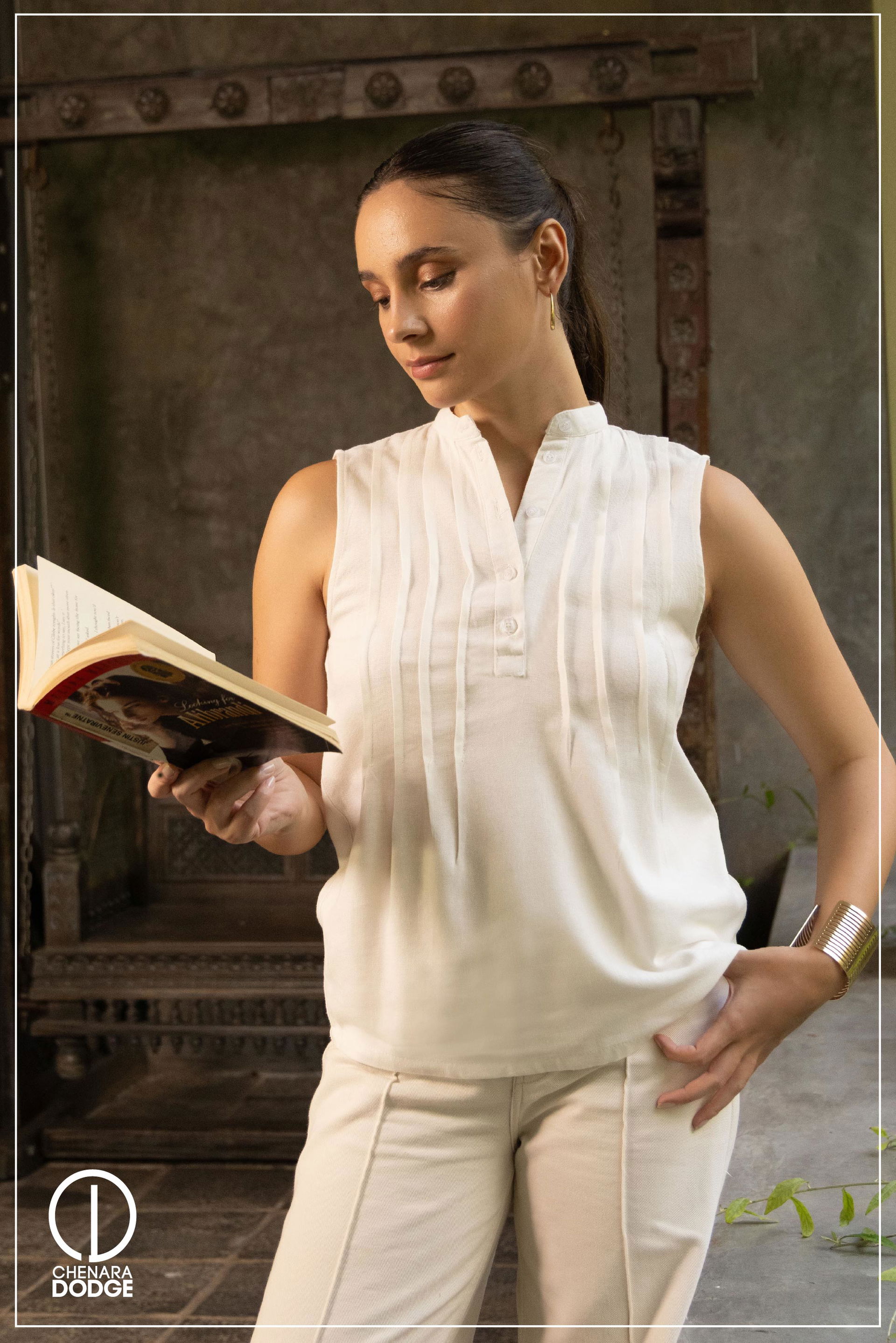 CHARLIE SLEEVELESS PINTUCK DETAILED TOP