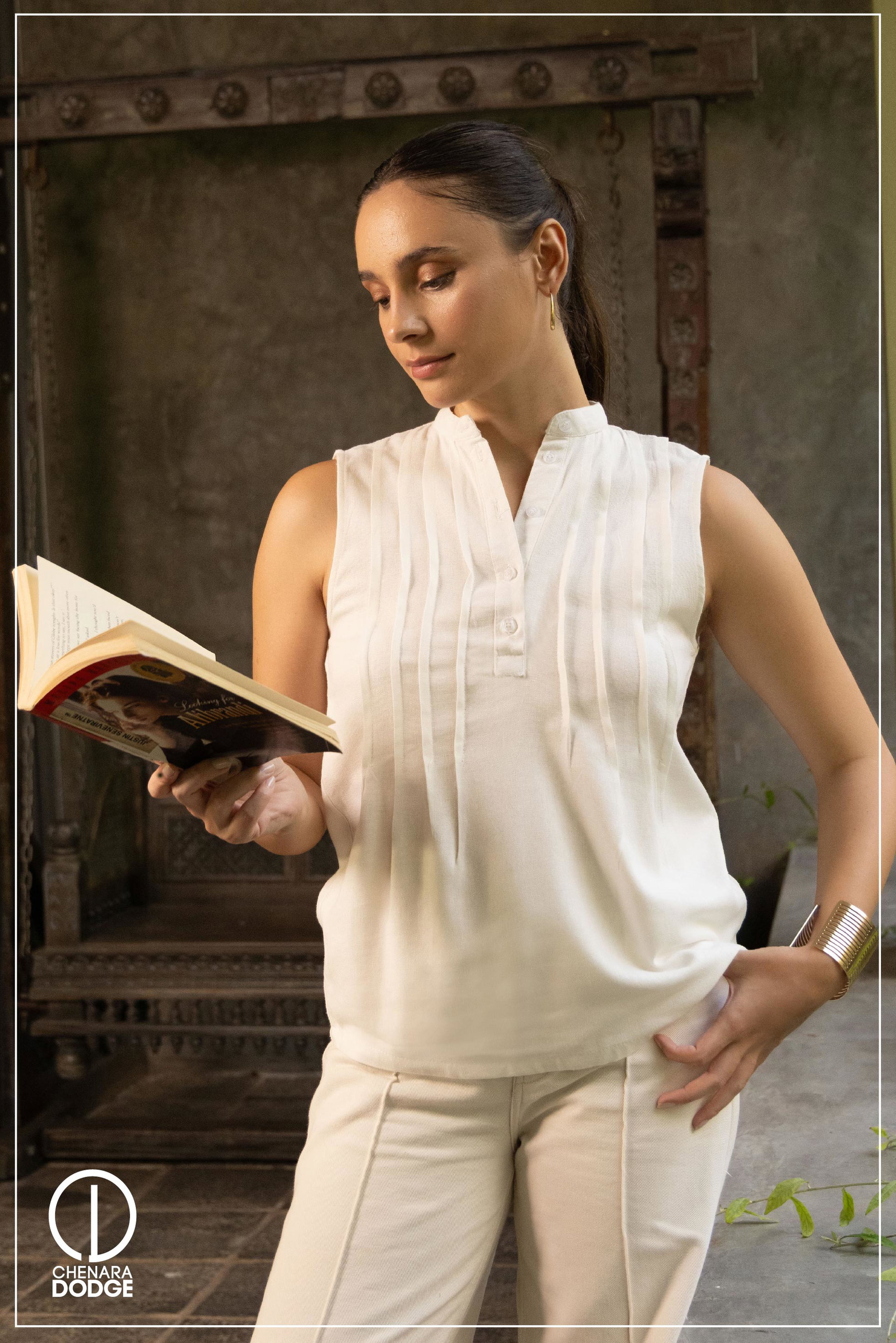 CHARLIE SLEEVELESS PINTUCK DETAILED TOP