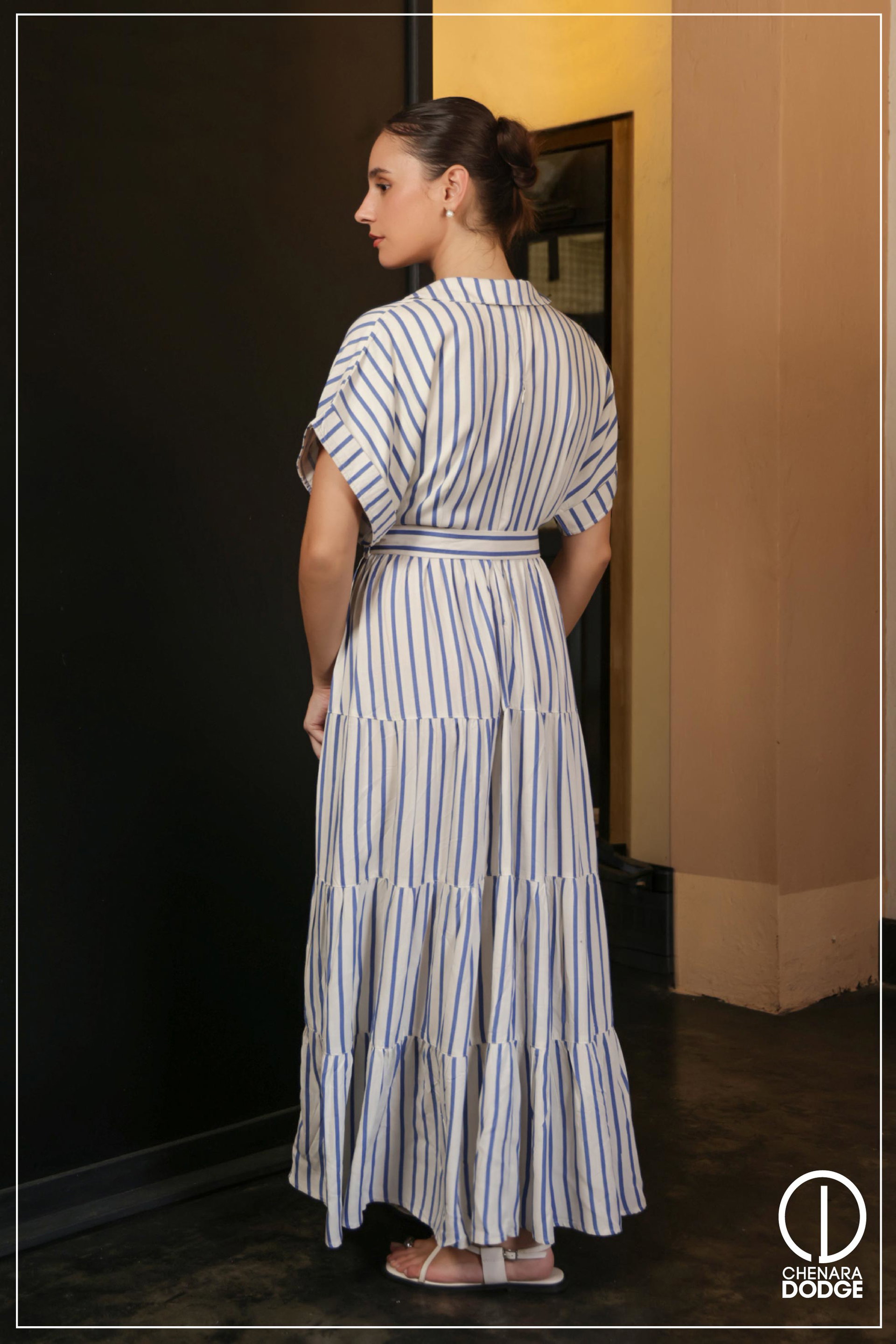 COLLAR DETAILED MAXI DRESS