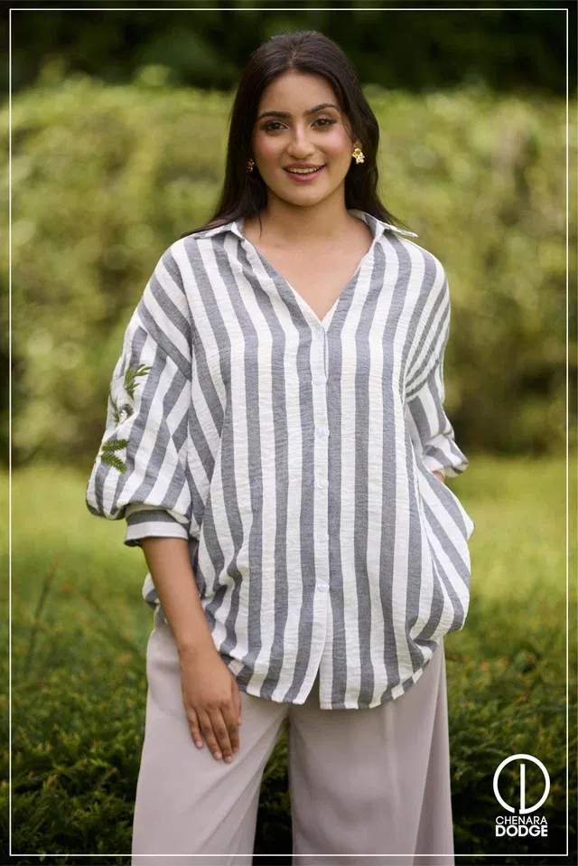ELIZA OVERSIZED EMB TOP