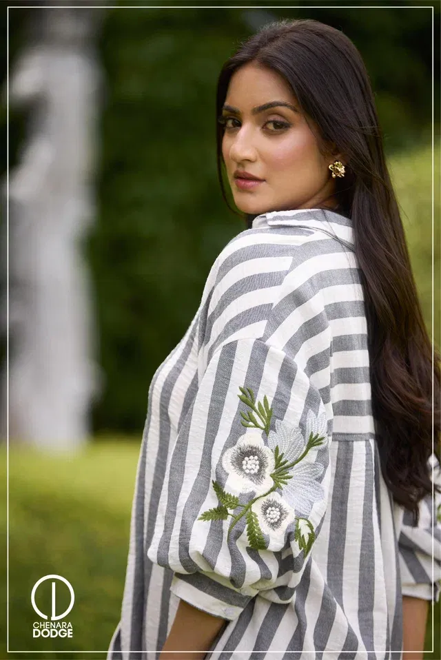 ELIZA OVERSIZED EMB TOP