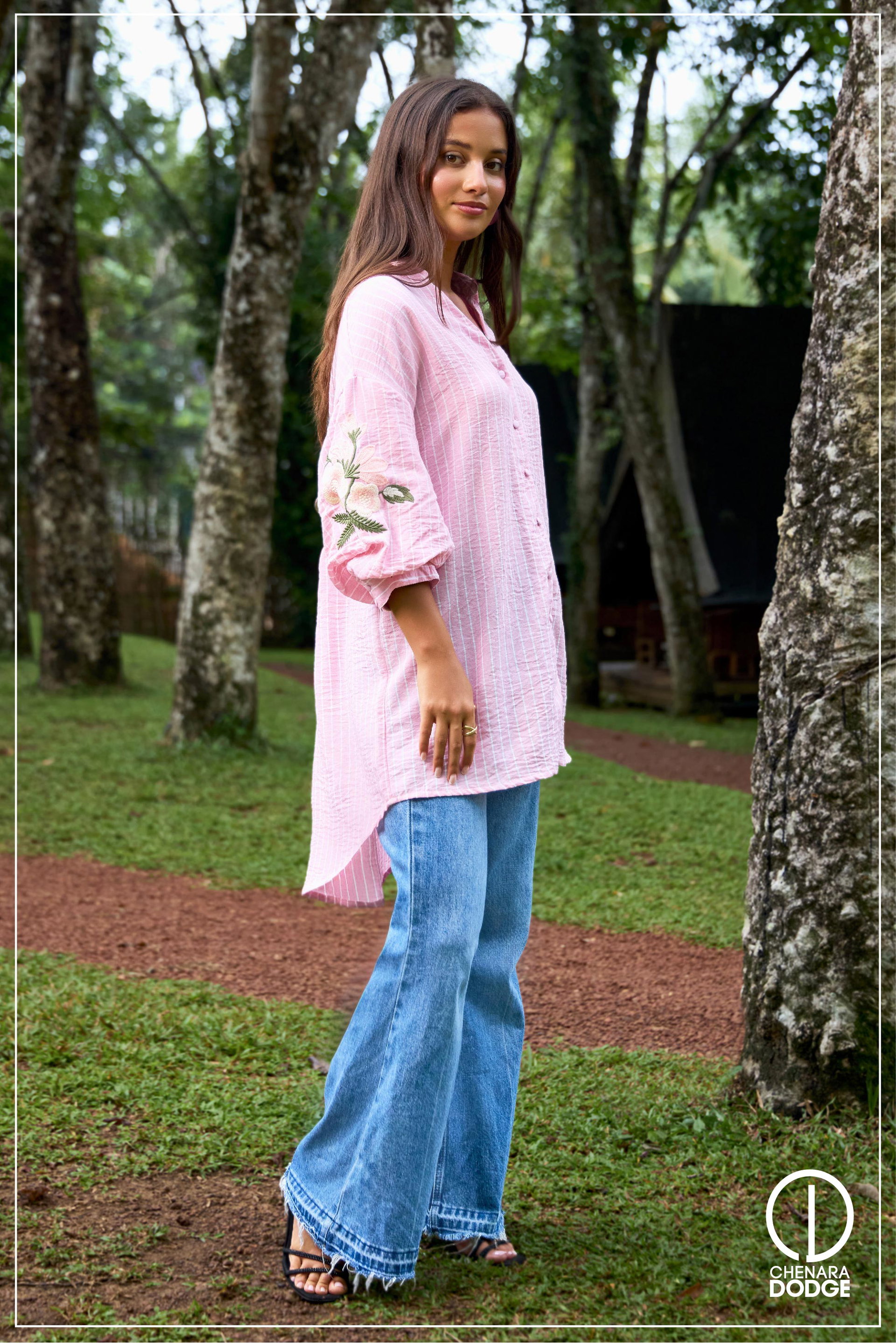 ELIZA OVERSIZED EMB TOP