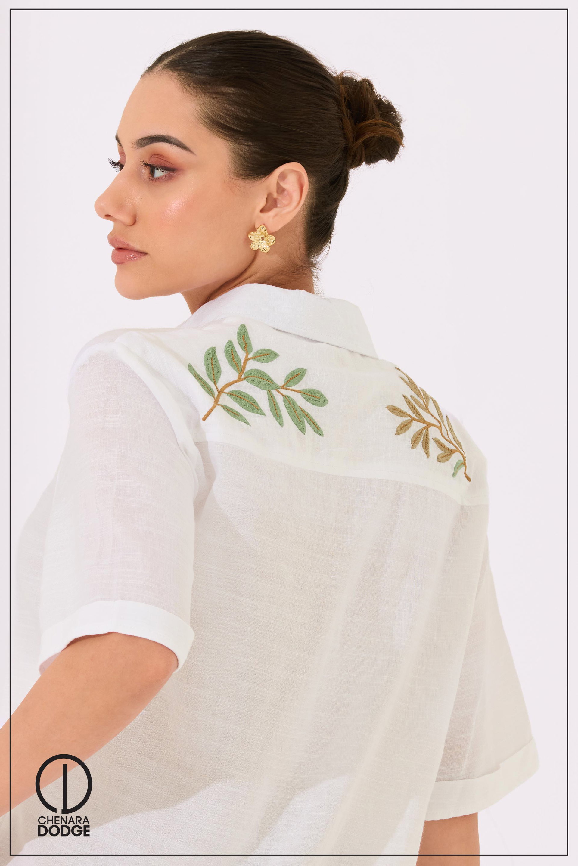 ELIZABETH DARE BUTTON DOWN EMB SHIRT