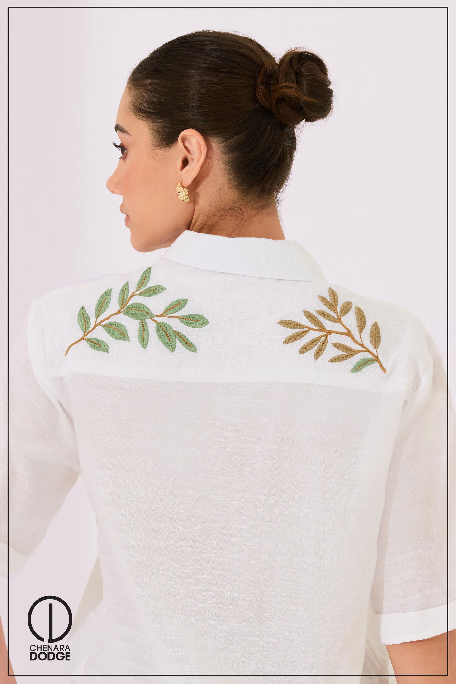 ELIZABETH DARE BUTTON DOWN EMB SHIRT