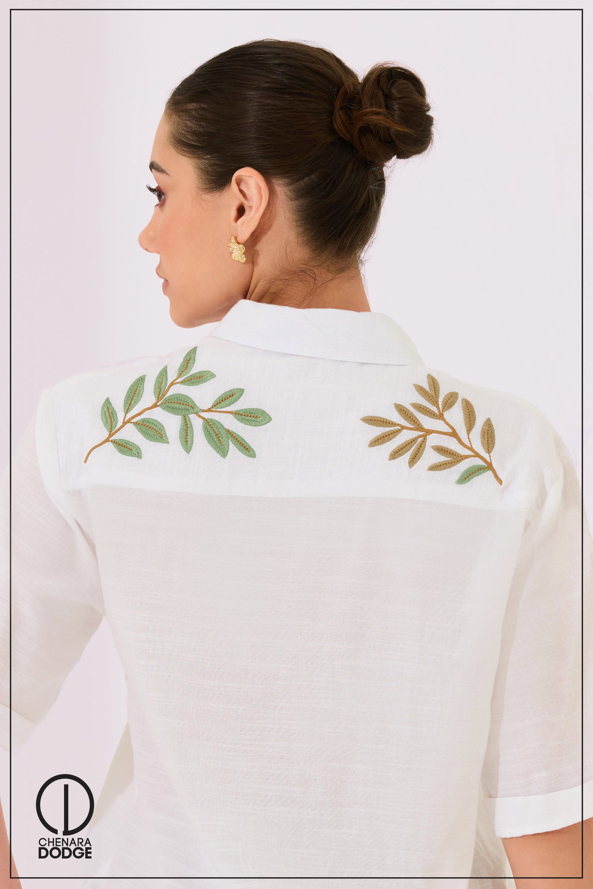 ELIZABETH DARE BUTTON DOWN EMB SHIRT