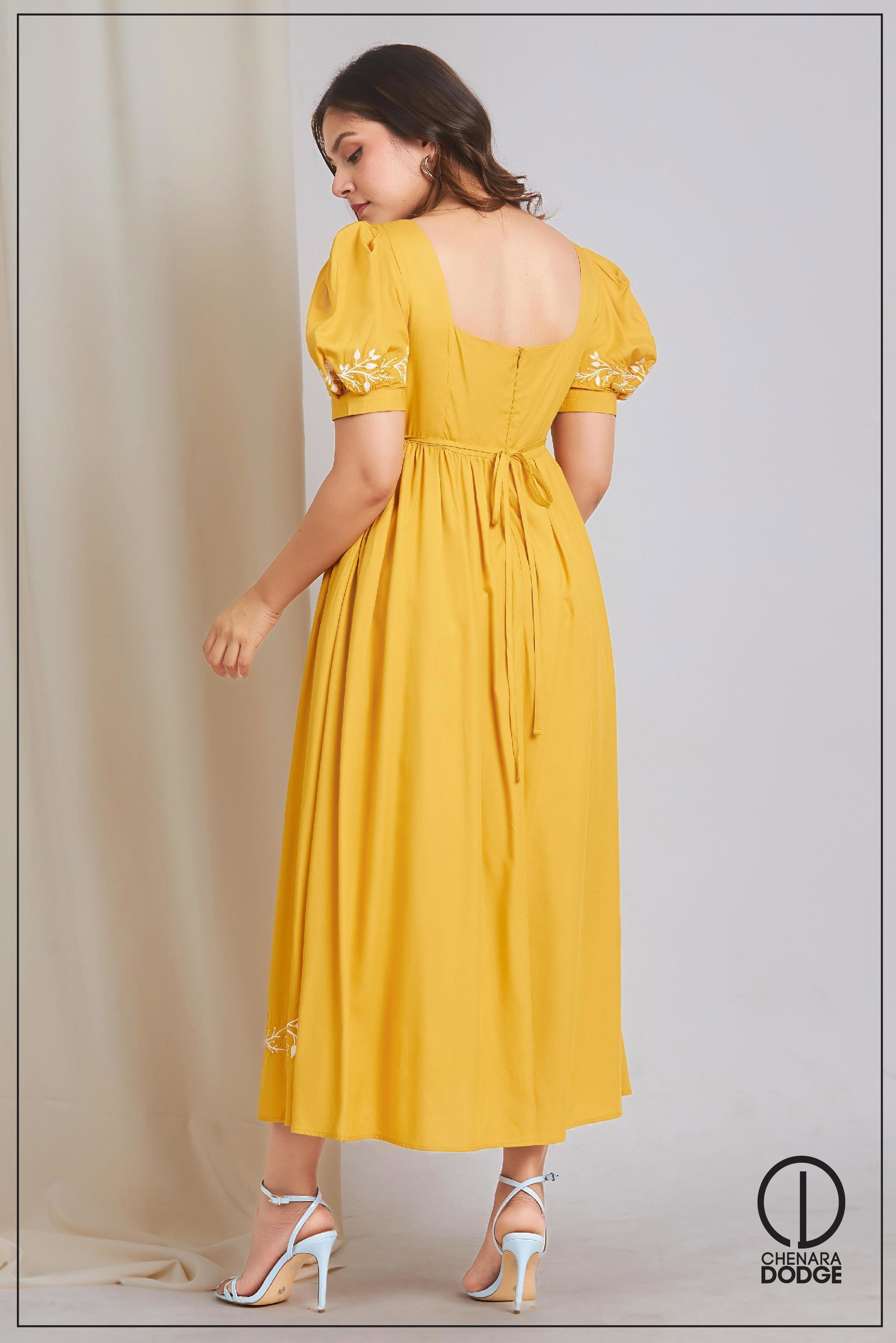 EllE EMBROIDERED MIDI DRESS