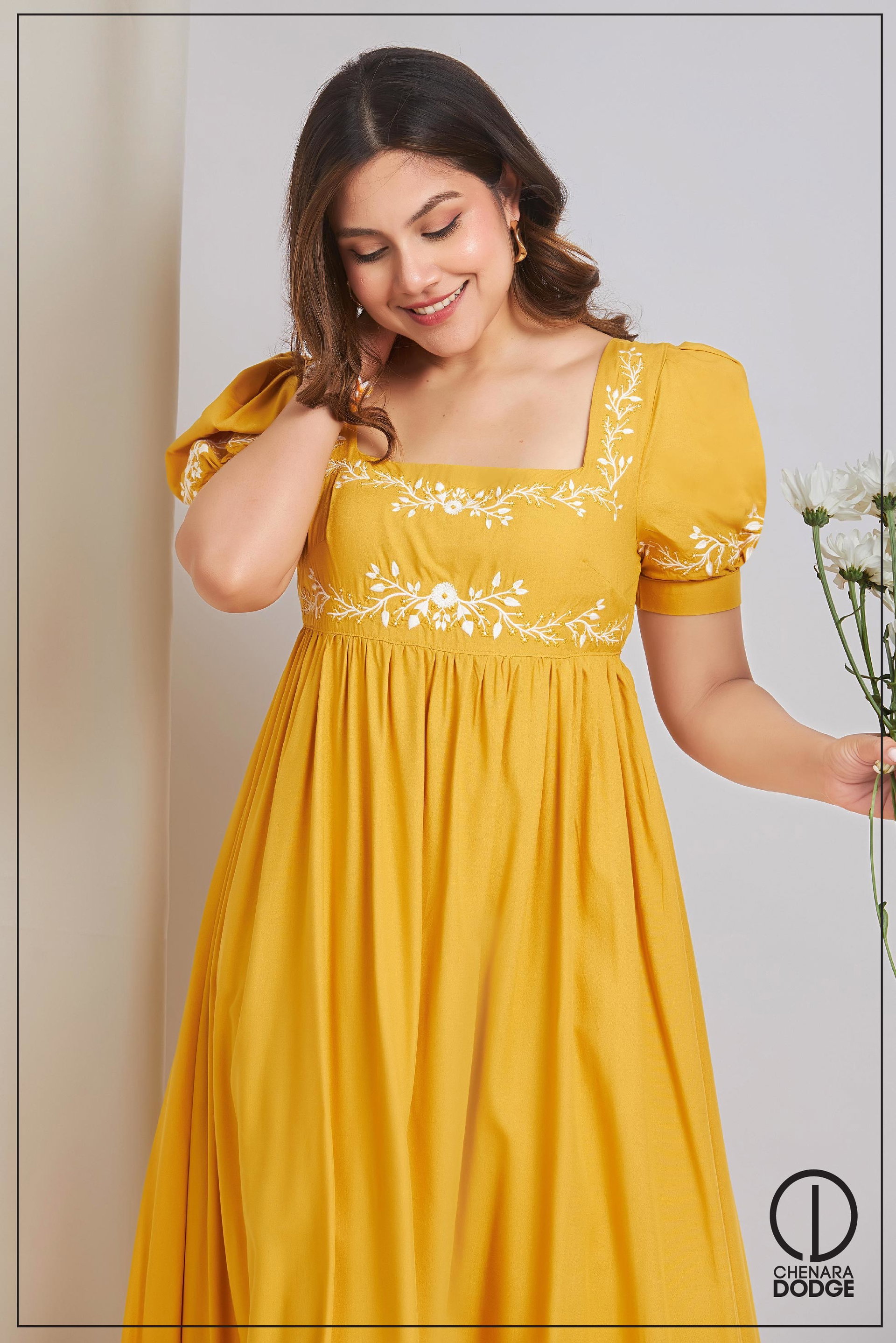 EllE EMBROIDERED MIDI DRESS