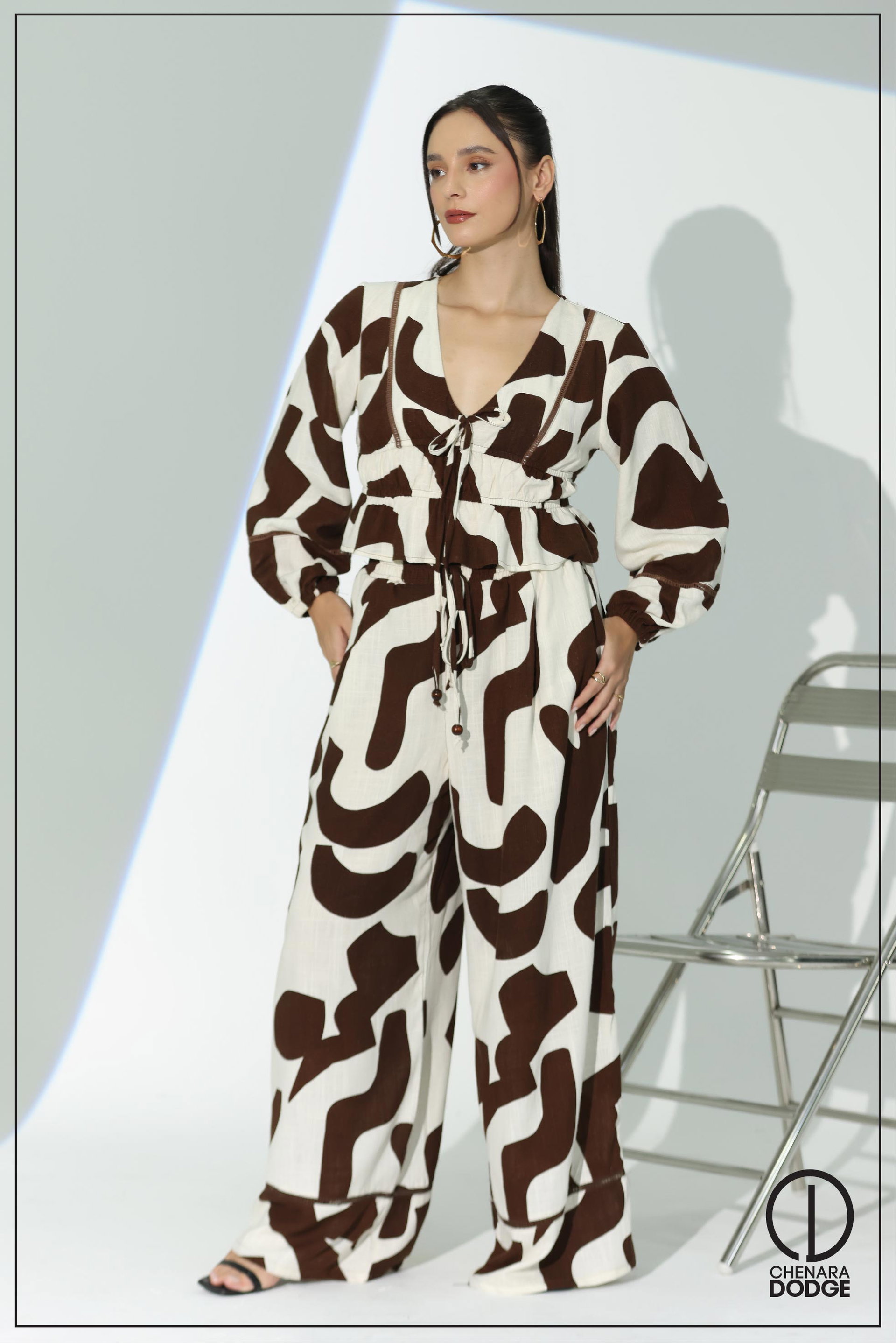 ELLE V NECK LACE DETAILED TOP