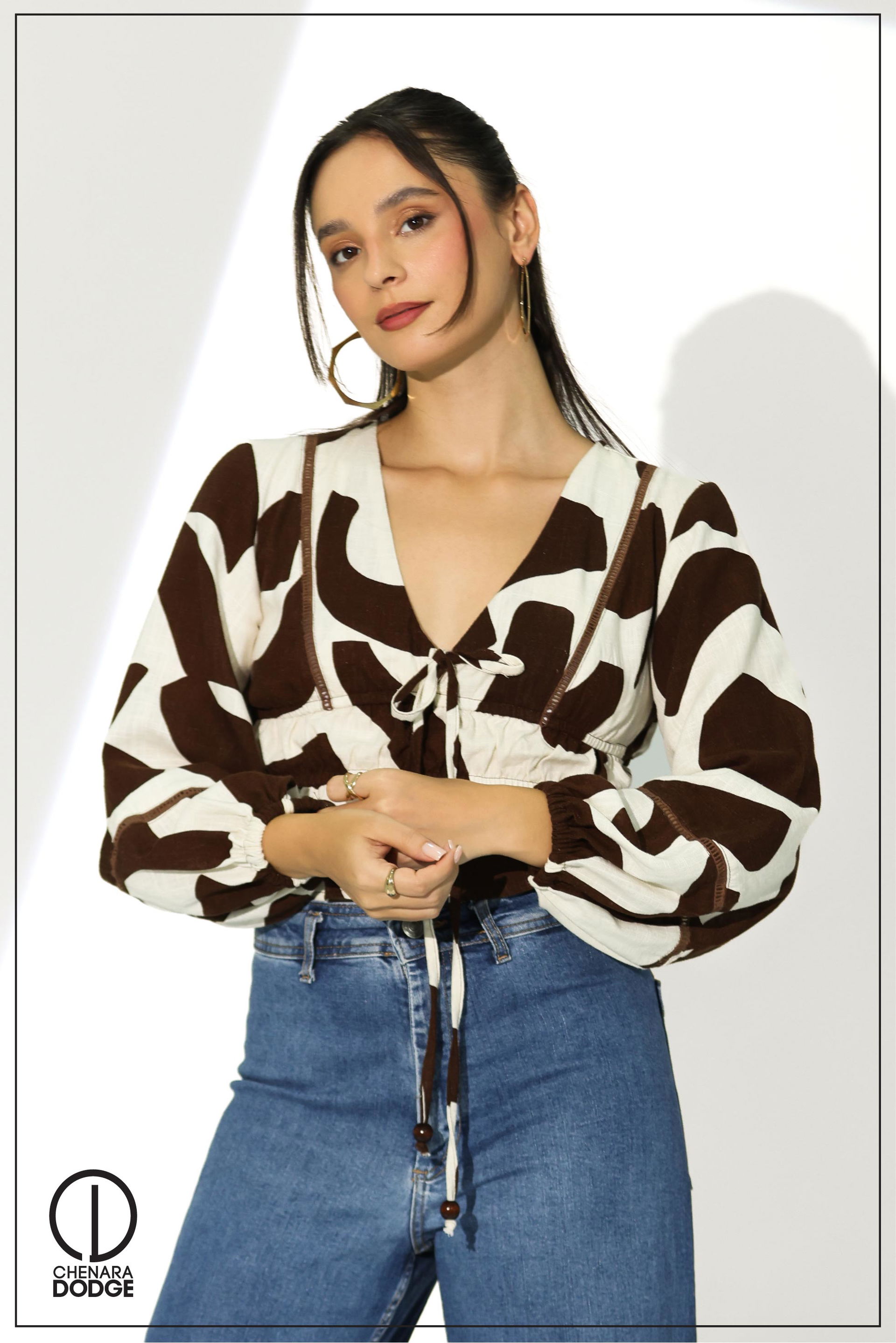 ELLE V NECK LACE DETAILED TOP