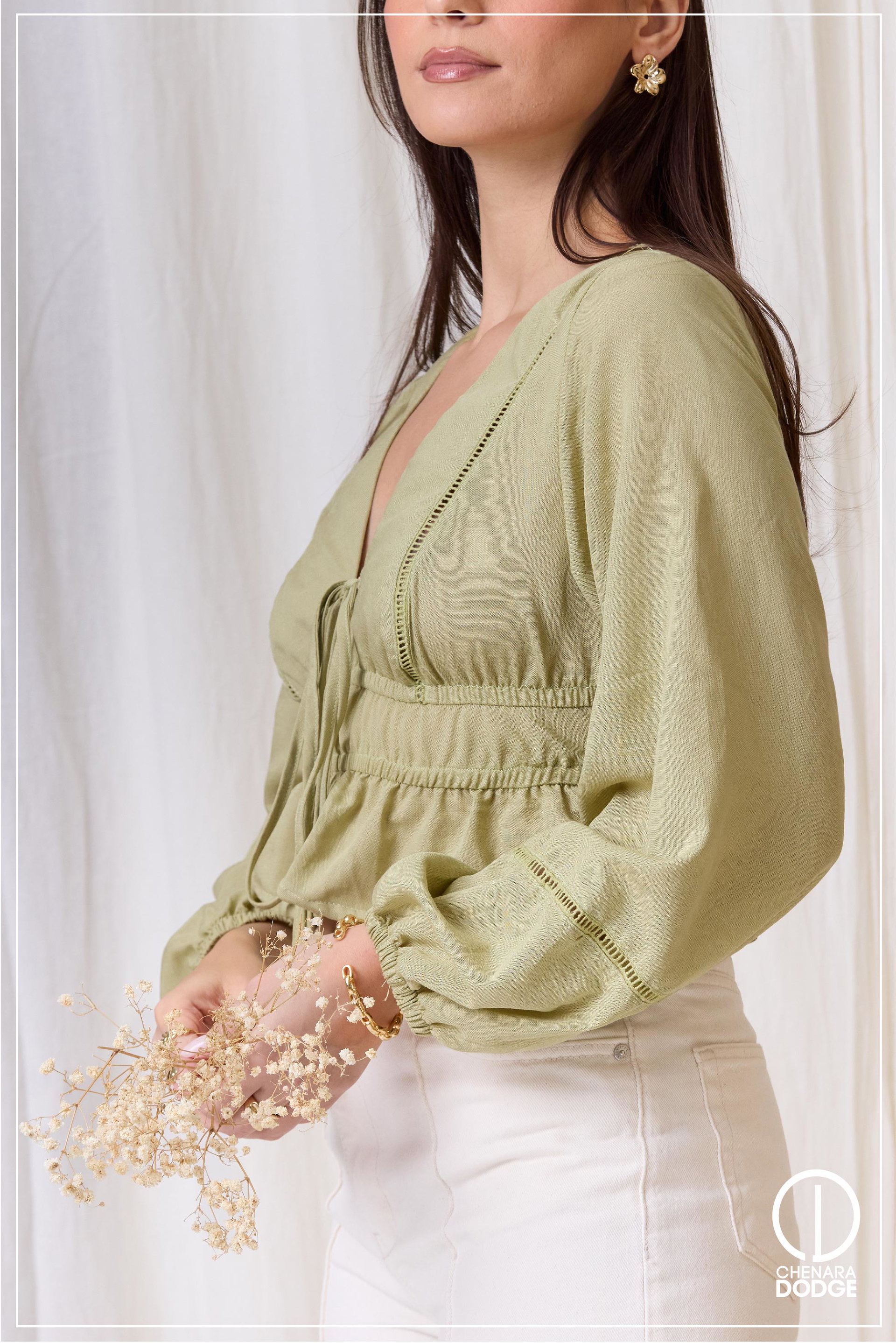 ELLE V NECK LACE DETAILED TOP