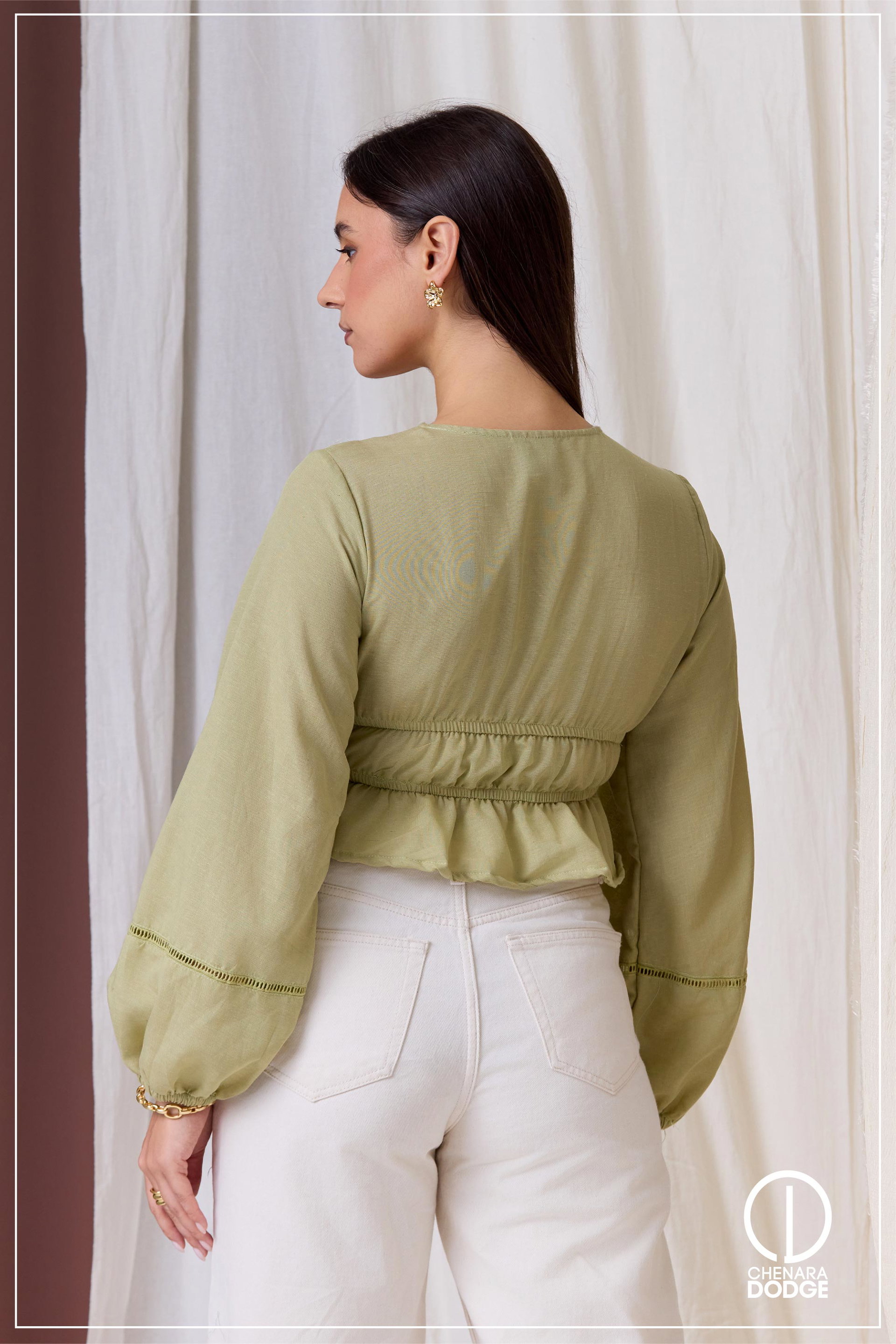 ELLE V NECK LACE DETAILED TOP