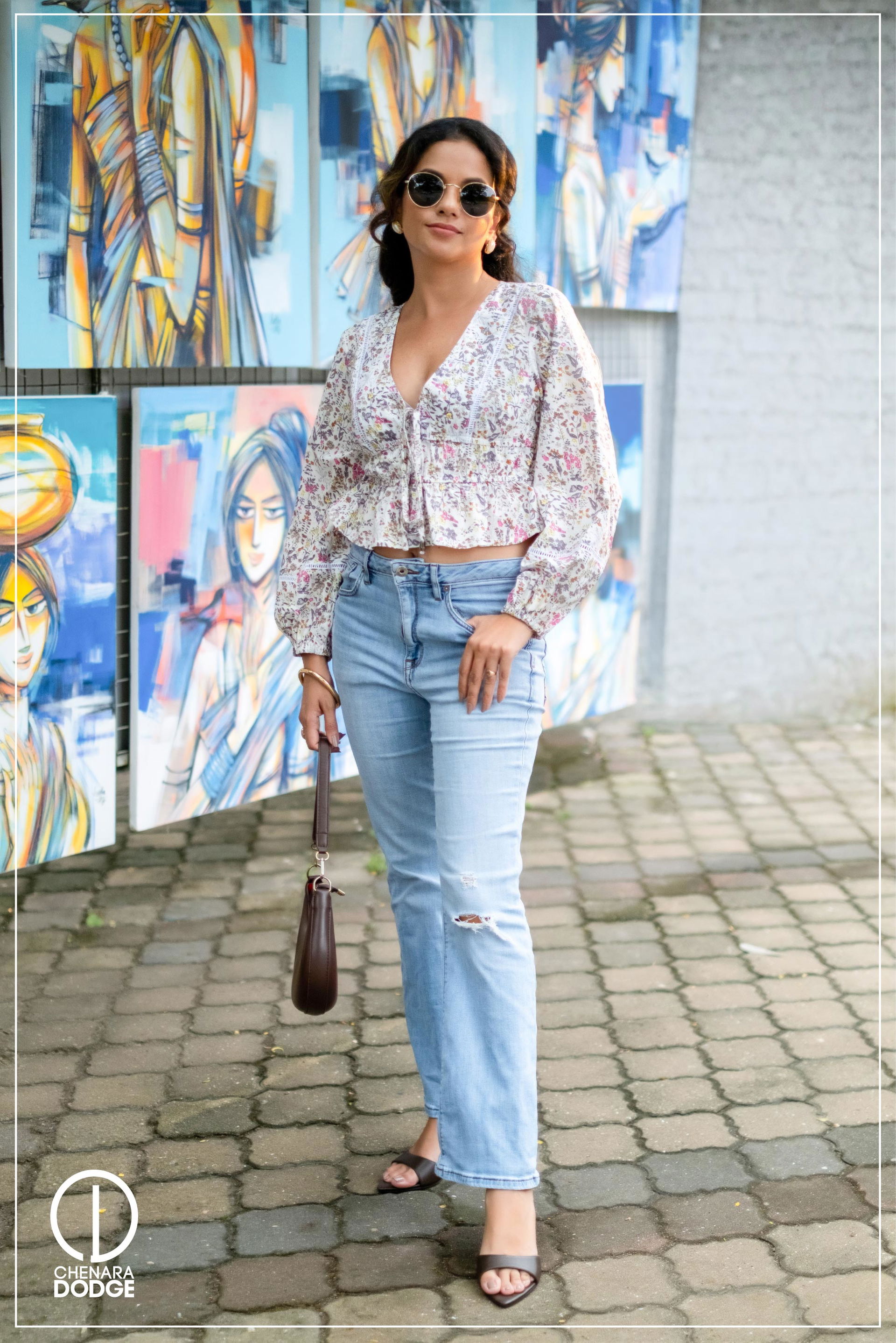 ELLE V NECK LACE DETAILED TOP