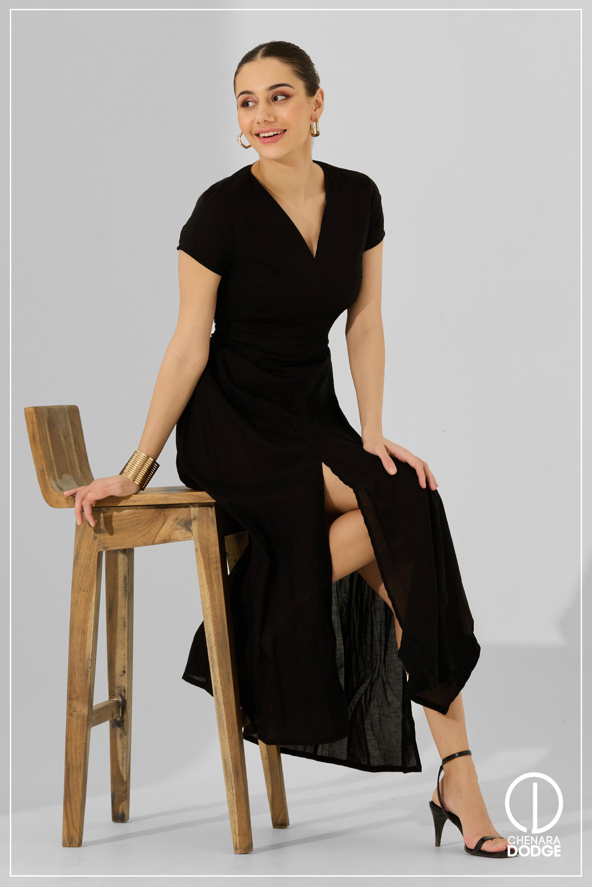 FREYA V NECK MAXI DRESS 