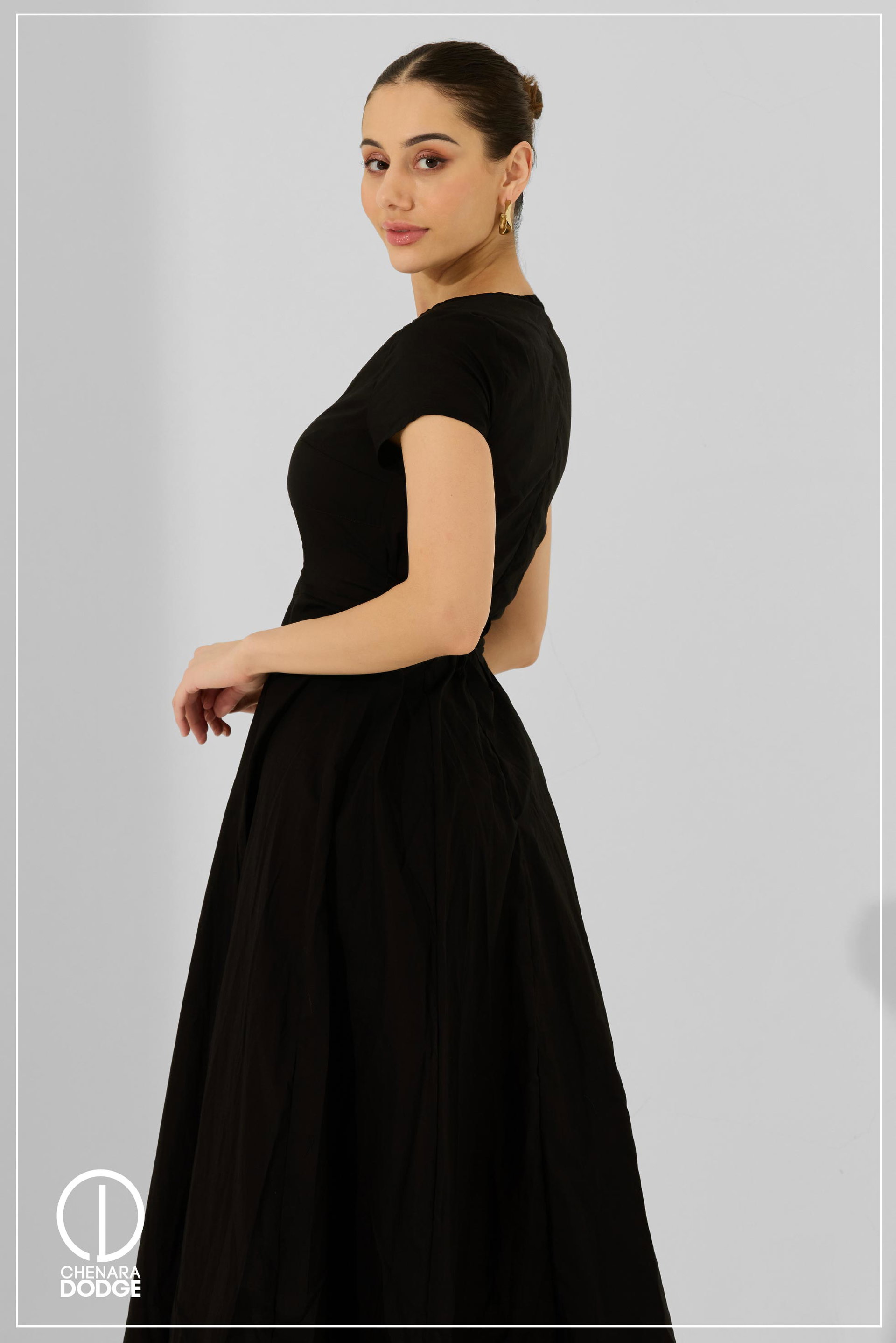 FREYA V NECK MAXI DRESS 