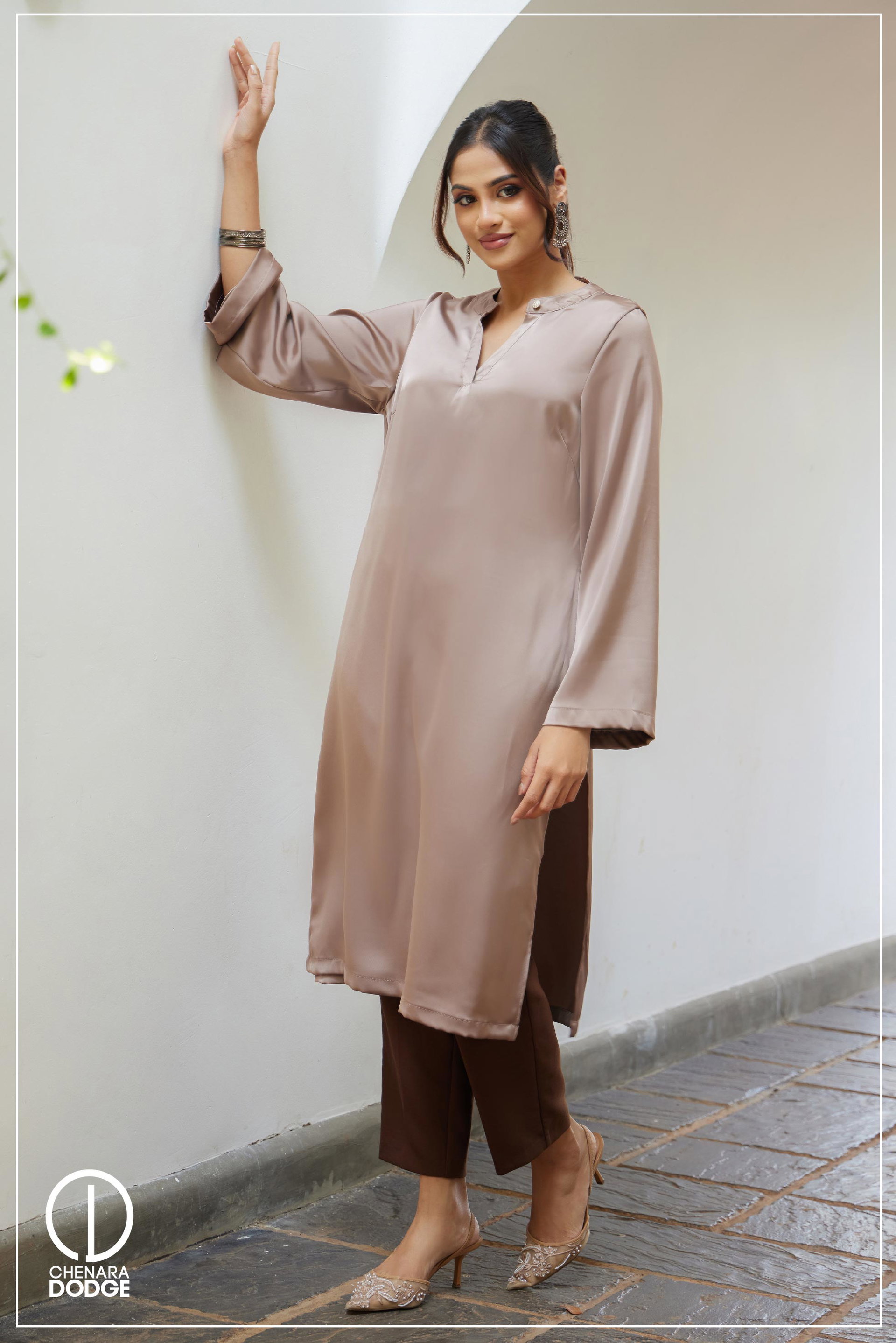 AMIRA V-NECK KURTA TOP