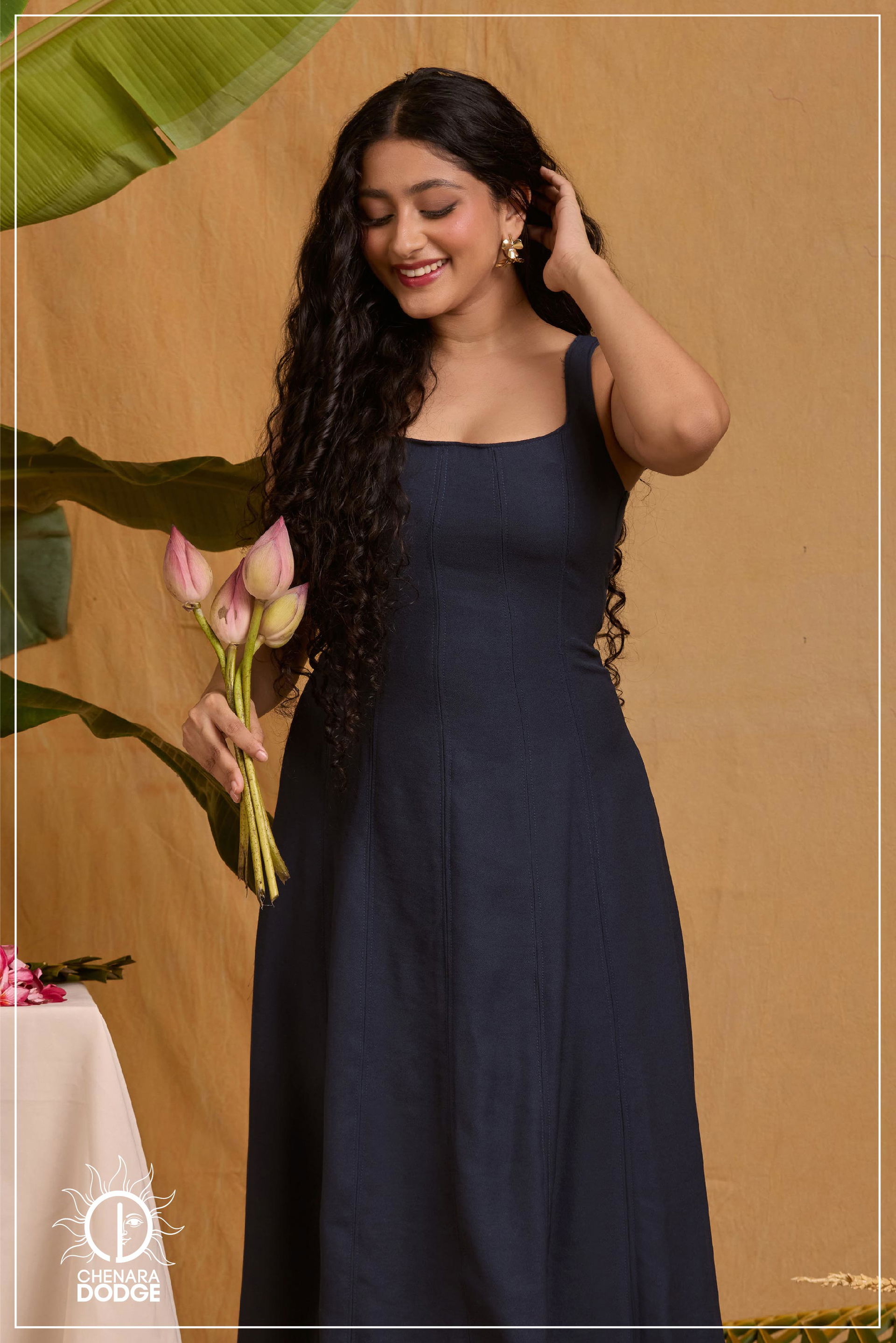 LARA PRINCESS LINE DETAILED MIDI DRESS