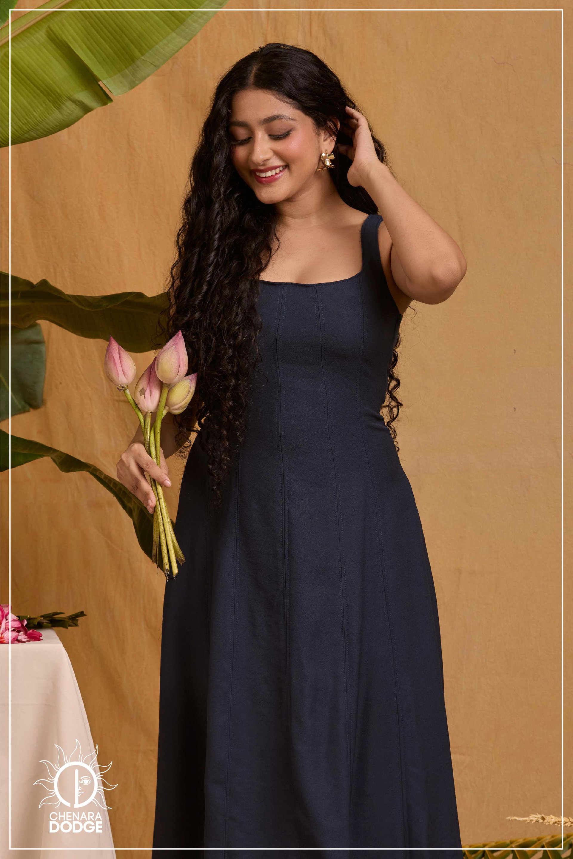 LARA PRINCESS LINE DETAILED MIDI DRESS