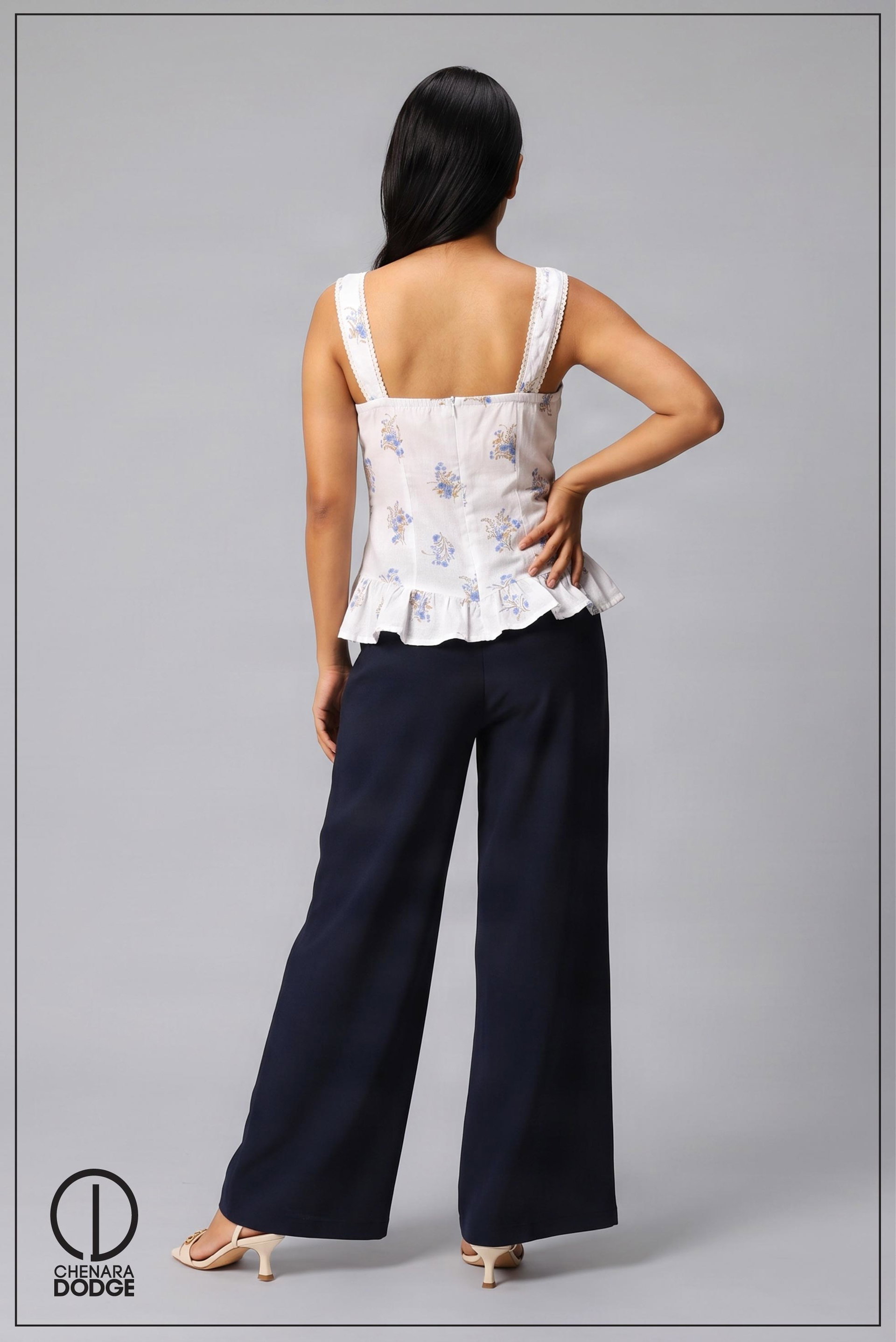 NADIA SWEETHEART NECK CASUAL TOP