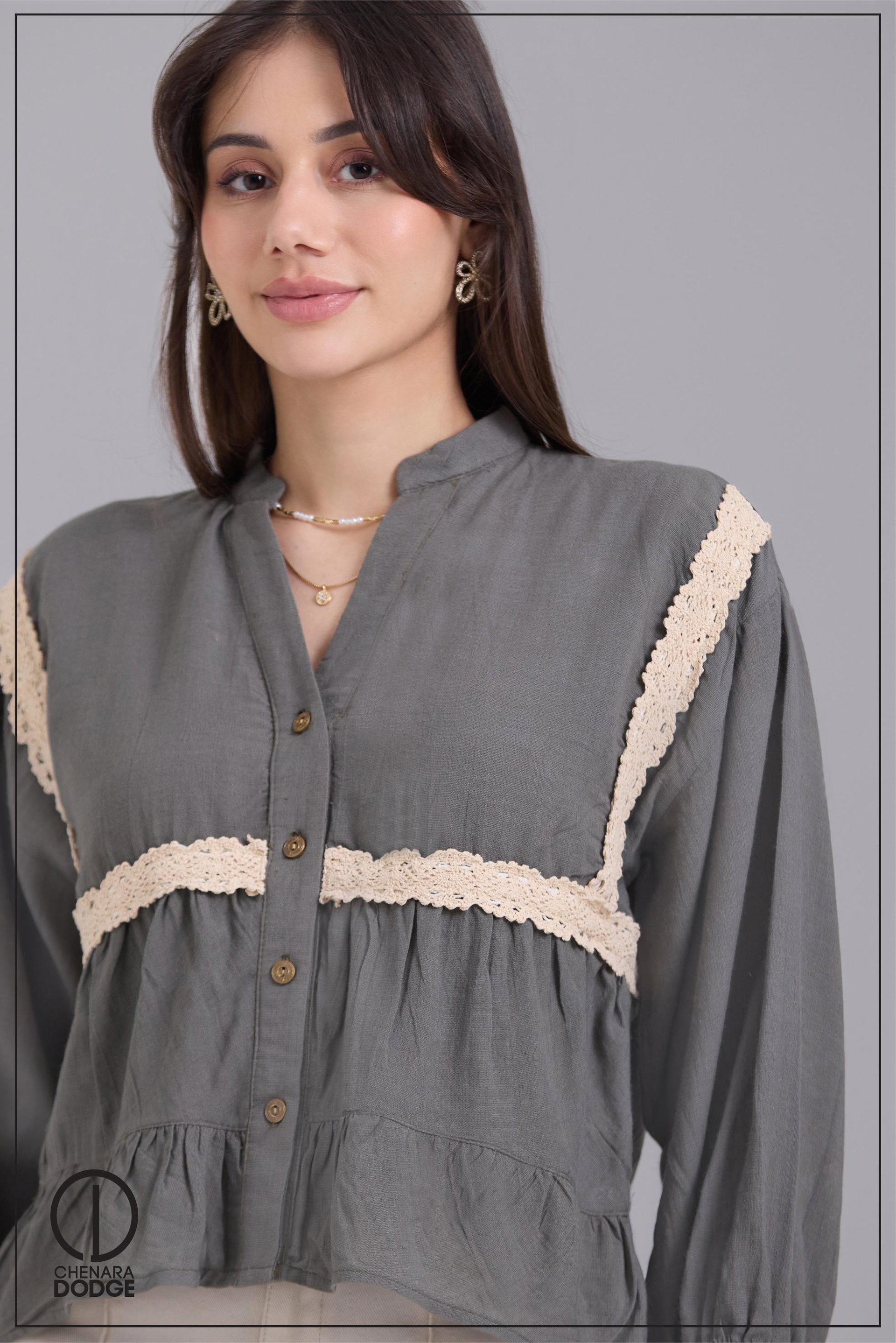 NINA V NECK LACE TOP