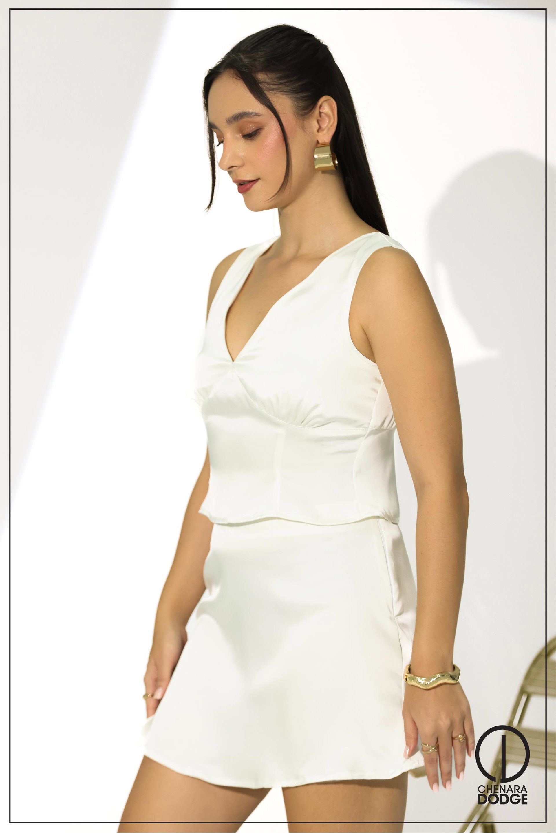 SELENE V NECK LACE DETAILED TOP