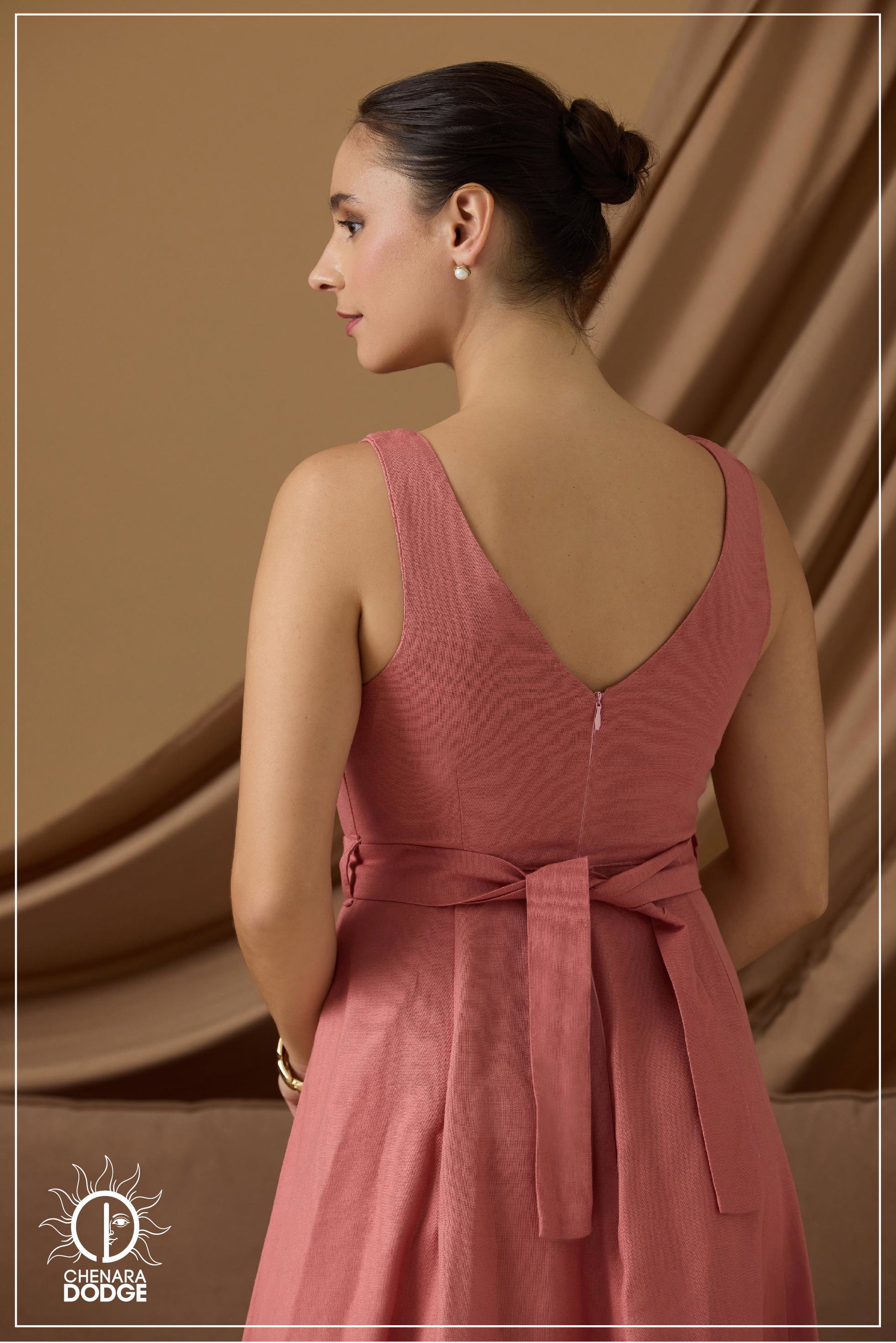 TRIVIA DEEP ROUND NECK MIDI DRESS