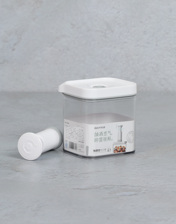 HOME & ME Plastic Container 700 ml