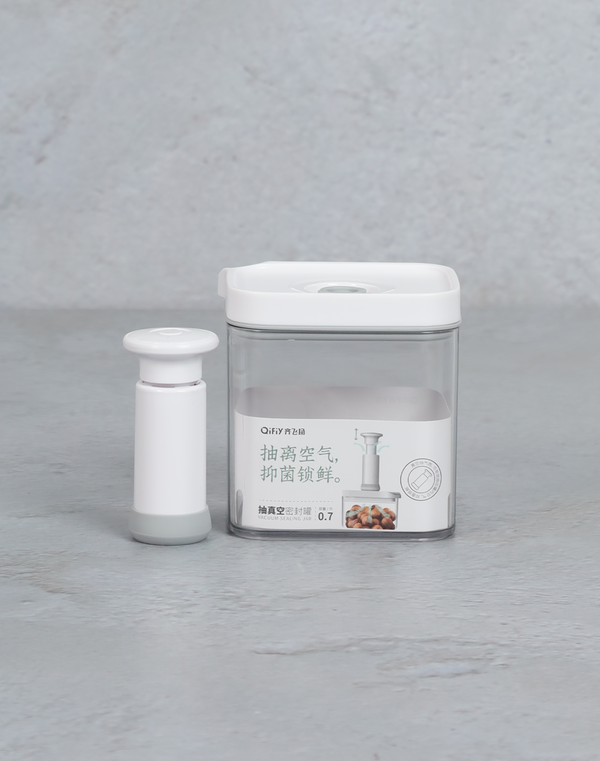 HOME & ME Plastic Container 700 ml
