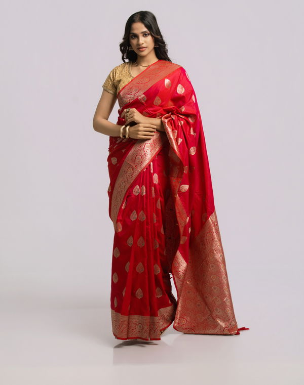 Women's Pattu Saree Red & Gold