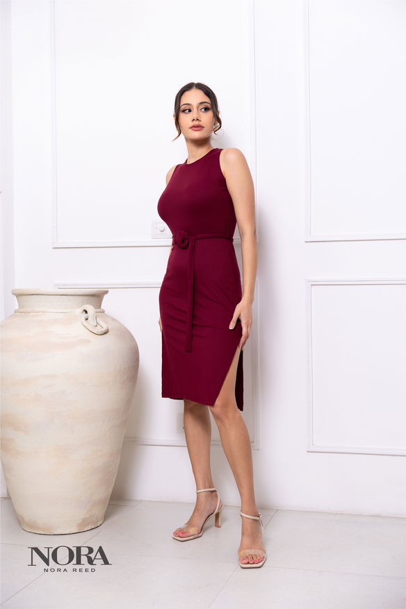 SLEEVELESS RIBBED BODYCON DRESS WITH WAIST BUCKLE BELT MAROON