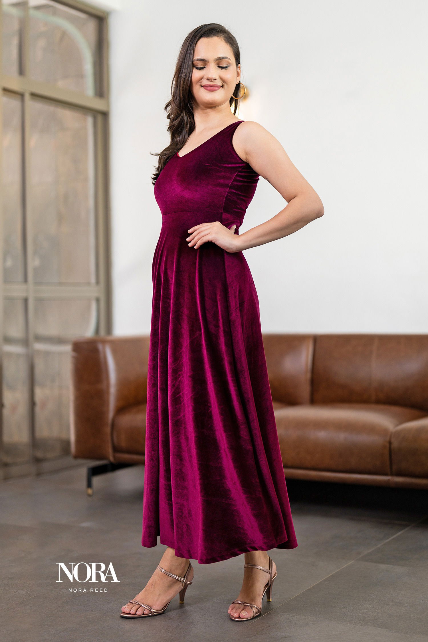 Buy elegant velvet sleeveless maxi dress maroon at Nora Reed
